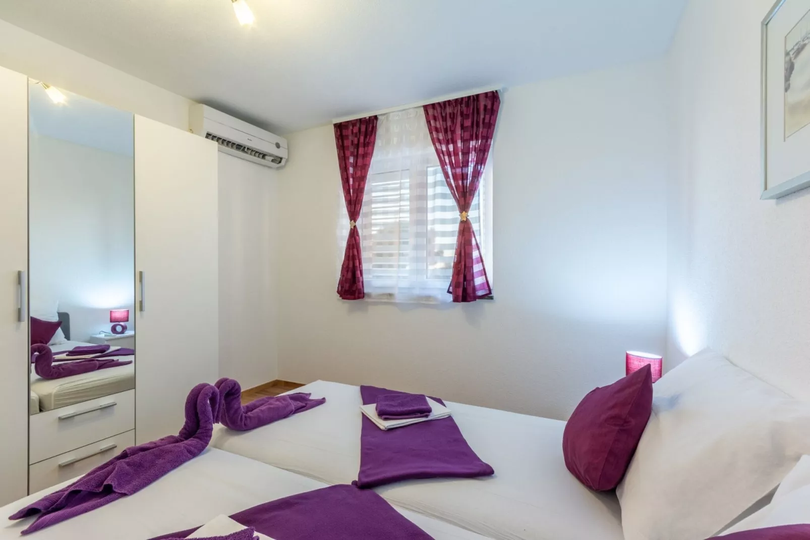 Apartments Palma - Two Bedroom Apartment with Balcony and Sea View  ( Veliki )-Bedroom