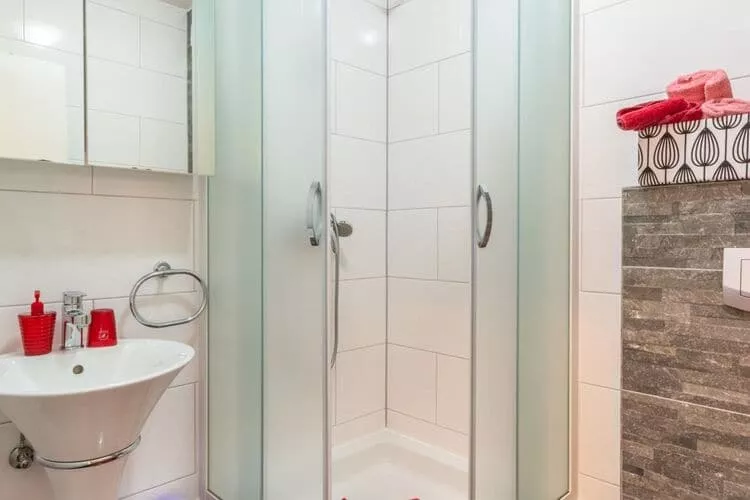 Apartments Palma - Two Bedroom Apartment with Balcony and Sea View  ( Veliki )-Bathroom