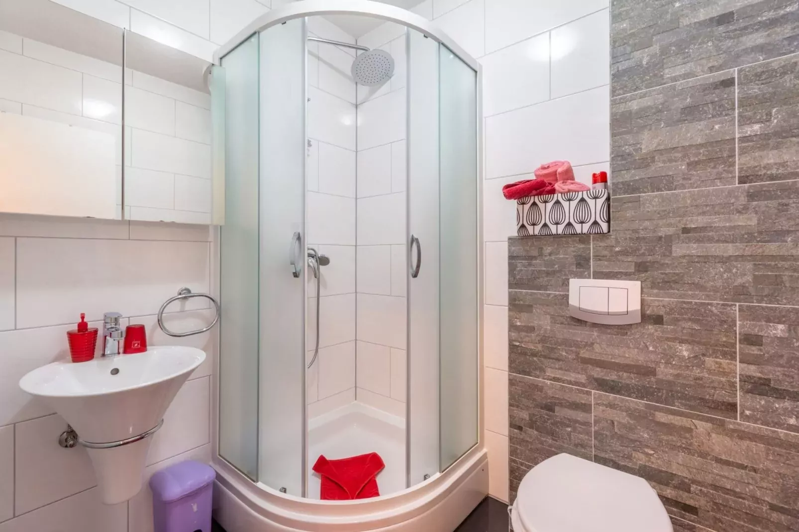 Apartments Palma - Two Bedroom Apartment with Balcony and Sea View  ( Veliki )-Bathroom