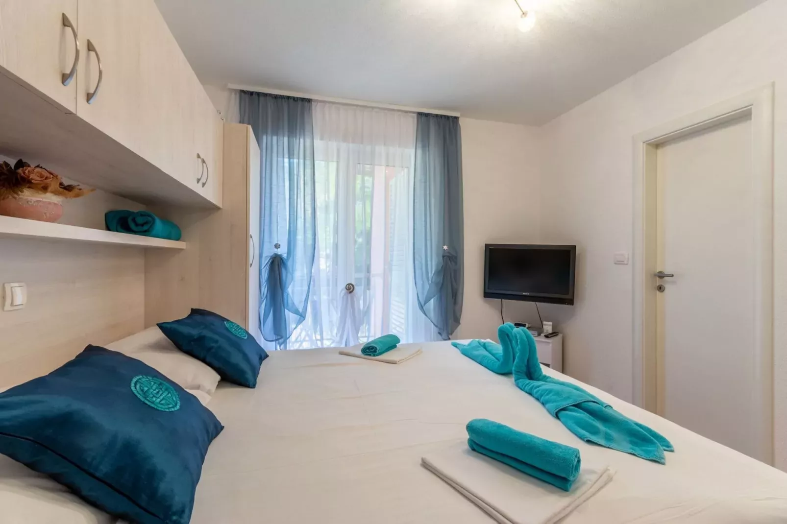 Apartments Palma -Studio with Balcony  and Sea View( Mali )-Bedroom