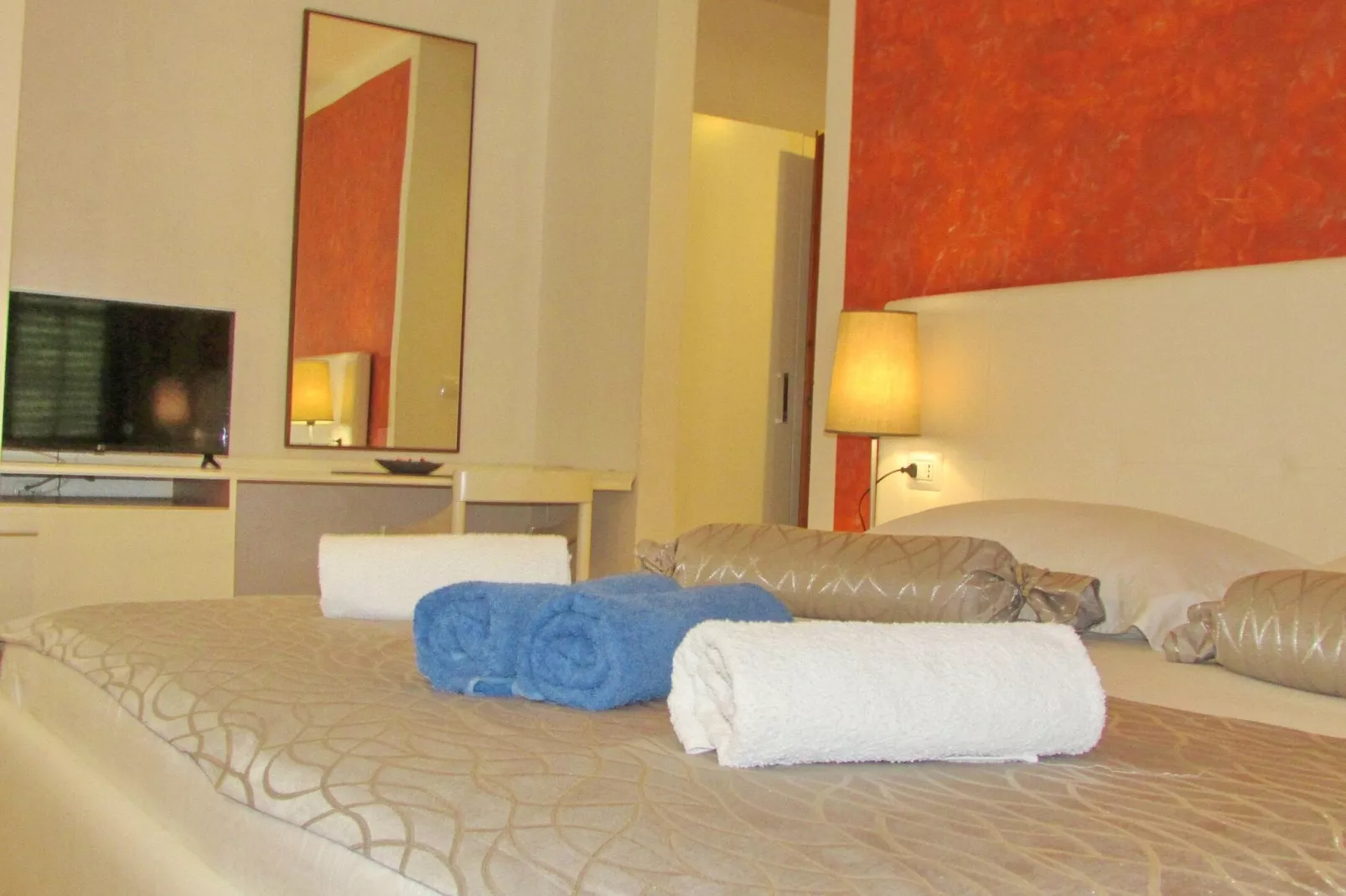 Villa Mirosa-Quadruple Room with Terrace ( 1 )-Schlafzimmer