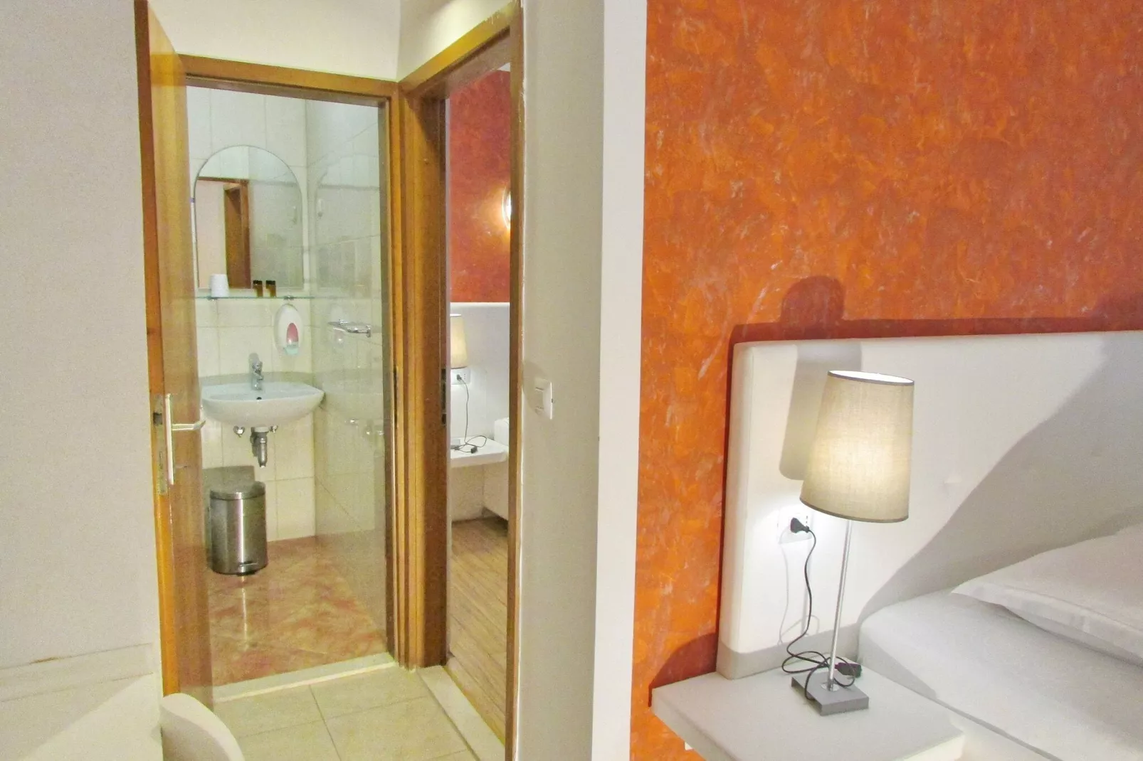 Villa Mirosa-Quadruple Room with Terrace ( 1 )-Badezimmer