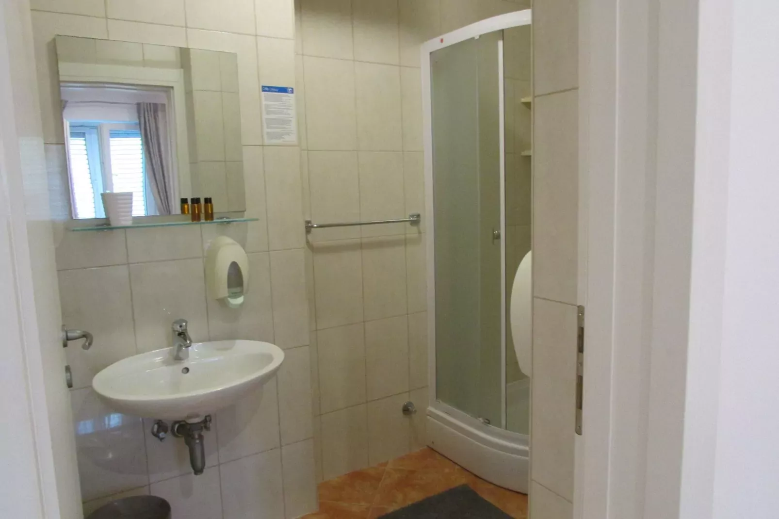 Villa Mirosa-Standard Double Room ( 4 )-Bathroom