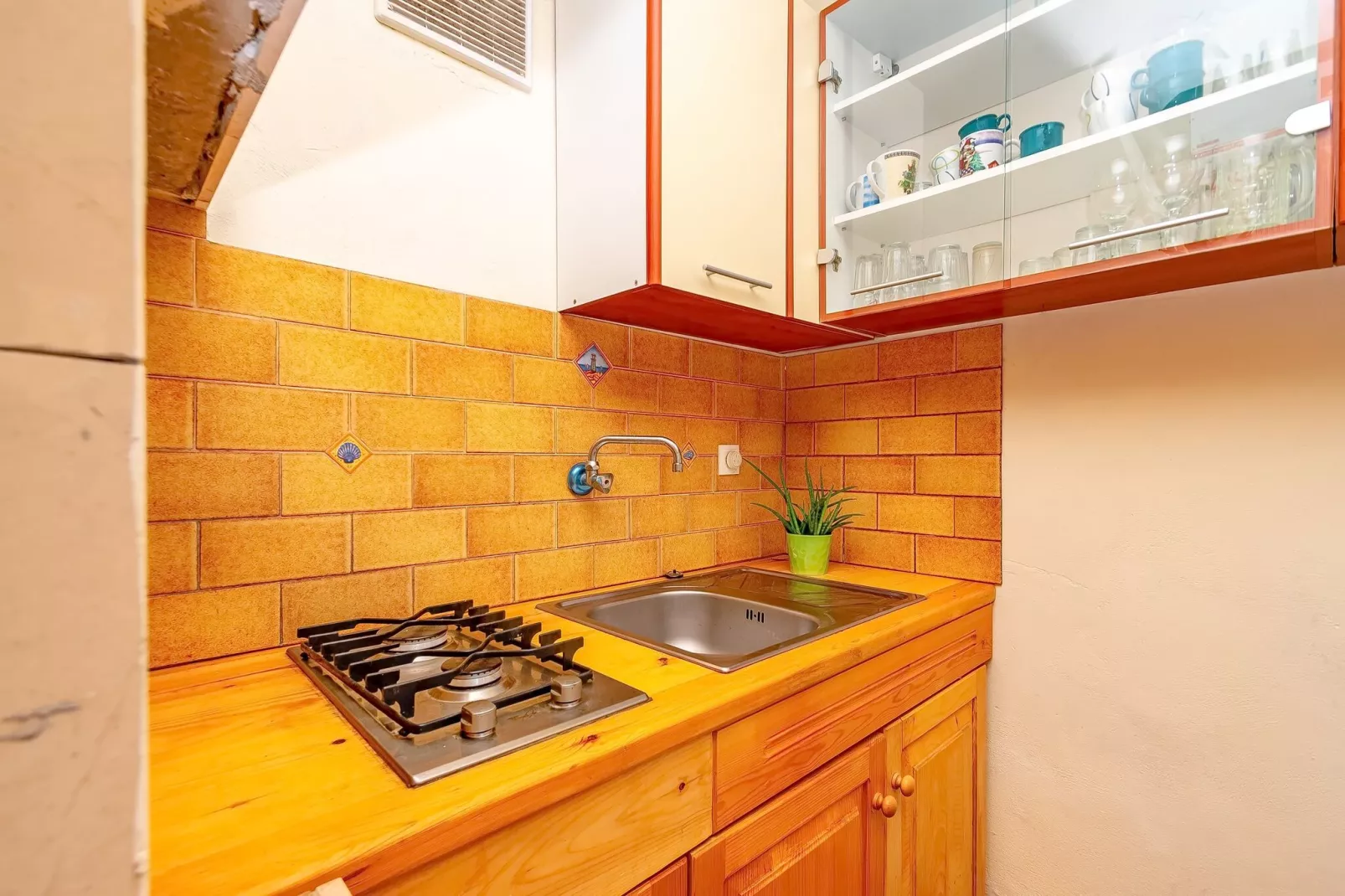 House Hidden Bay-One Bedroom Cottage with Terrace ans Sea View-Cuisine