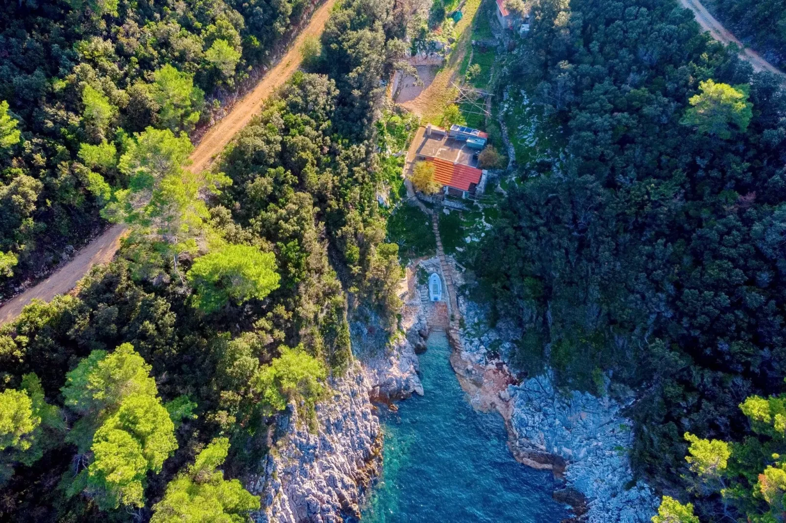 House Hidden Bay-One Bedroom Cottage with Terrace ans Sea View-Vue