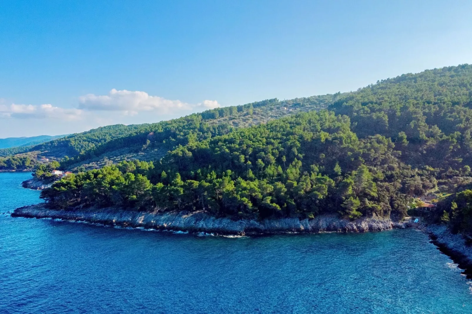 House Hidden Bay-One Bedroom Cottage with Terrace ans Sea View-Vue