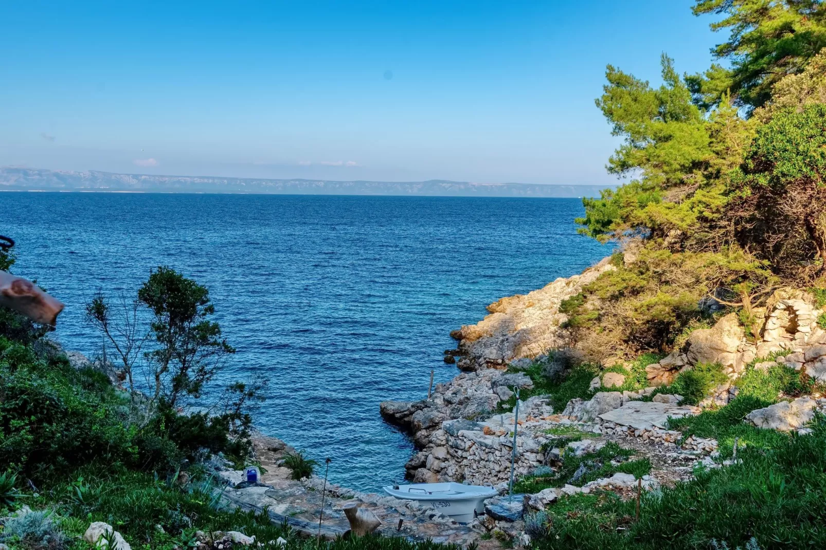House Hidden Bay-One Bedroom Cottage with Terrace ans Sea View-Vue
