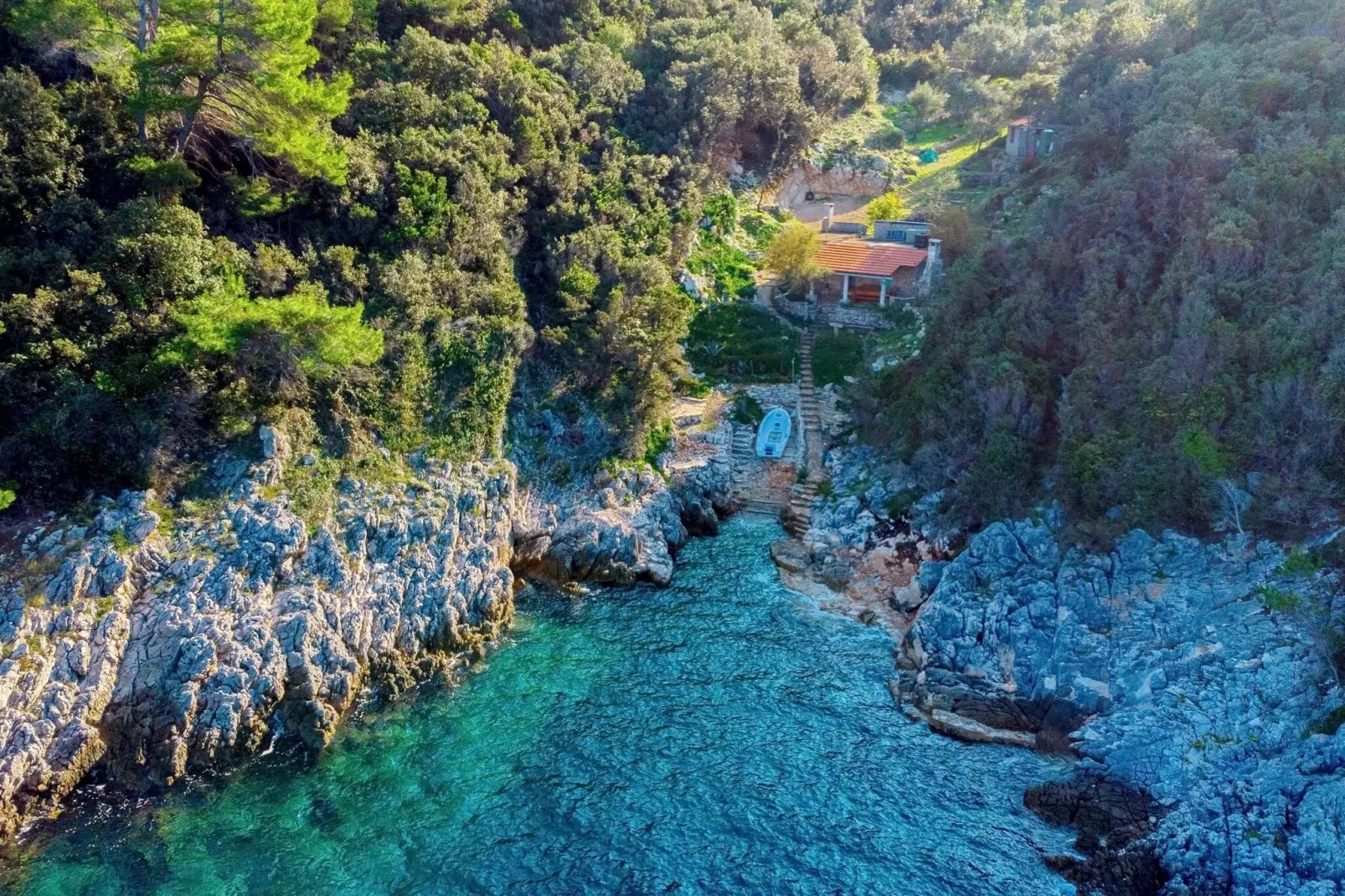 House Hidden Bay-One Bedroom Cottage with Terrace ans Sea View-Vue