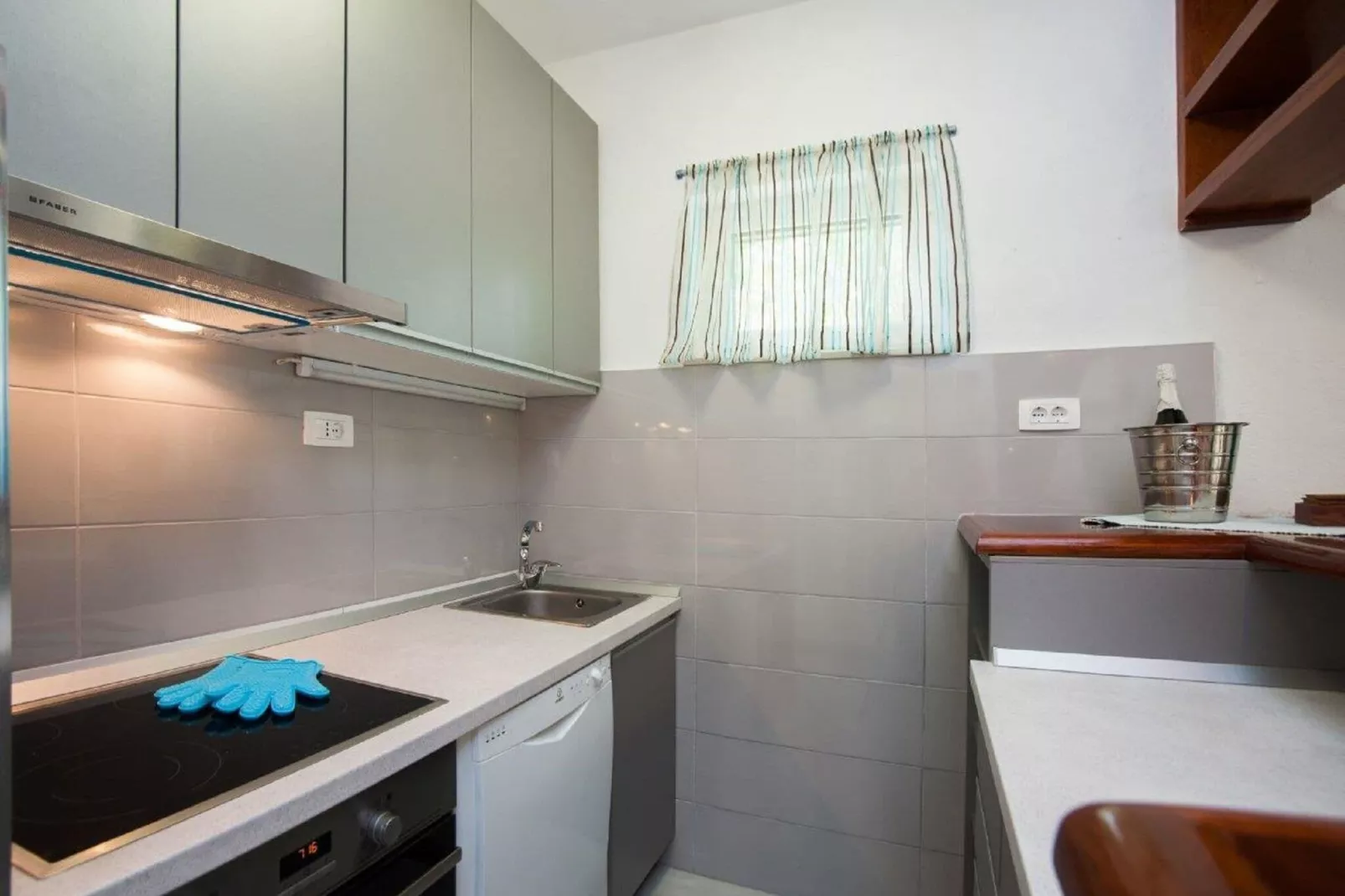 Holiday home  Ingrid - Four Bedroom Holiday Home with Pool-Cuisine