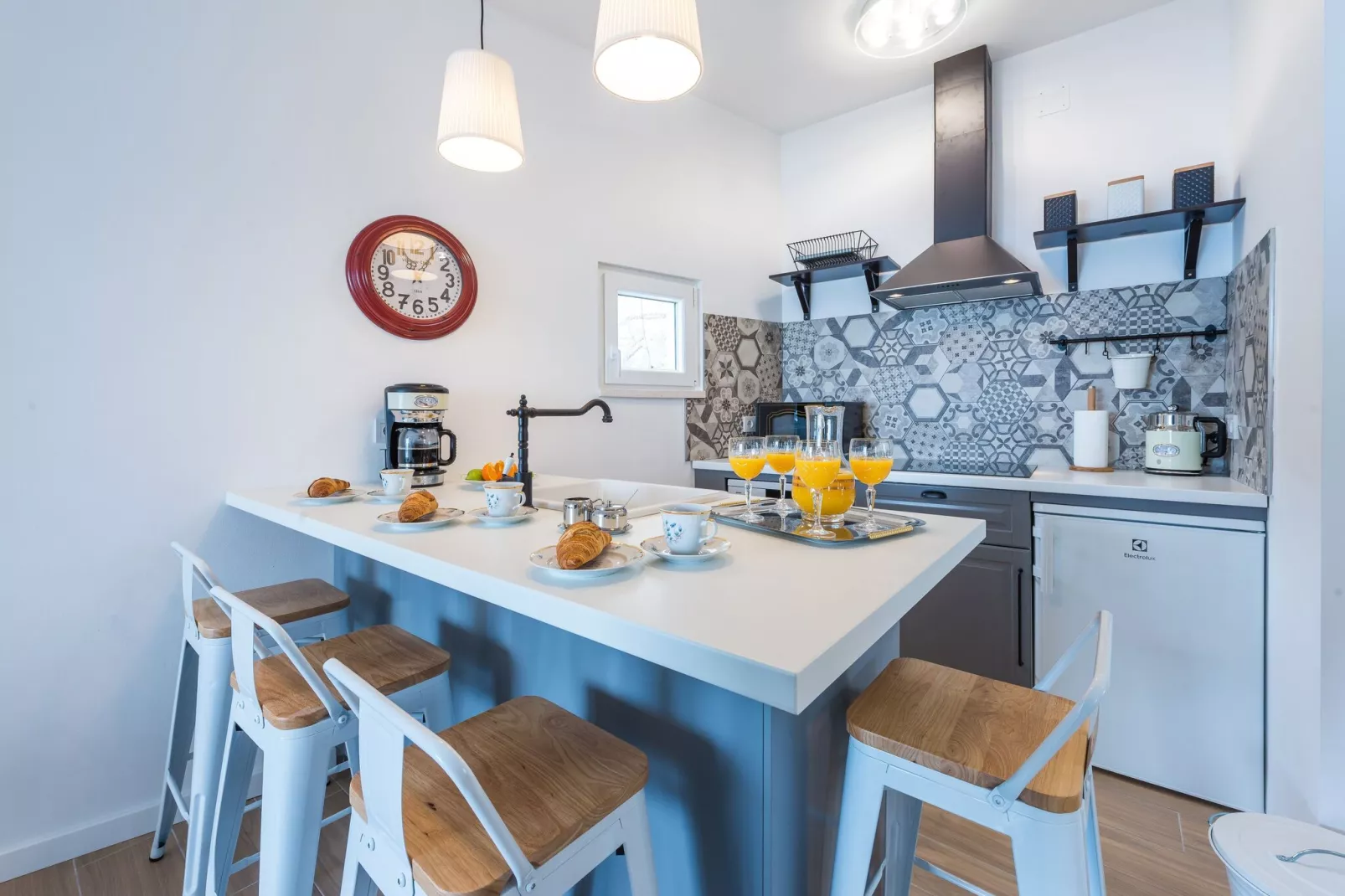 Apartments Maris-Two Bedroom Apartment with Terrace and Sea View-address Plat  21-Dining room