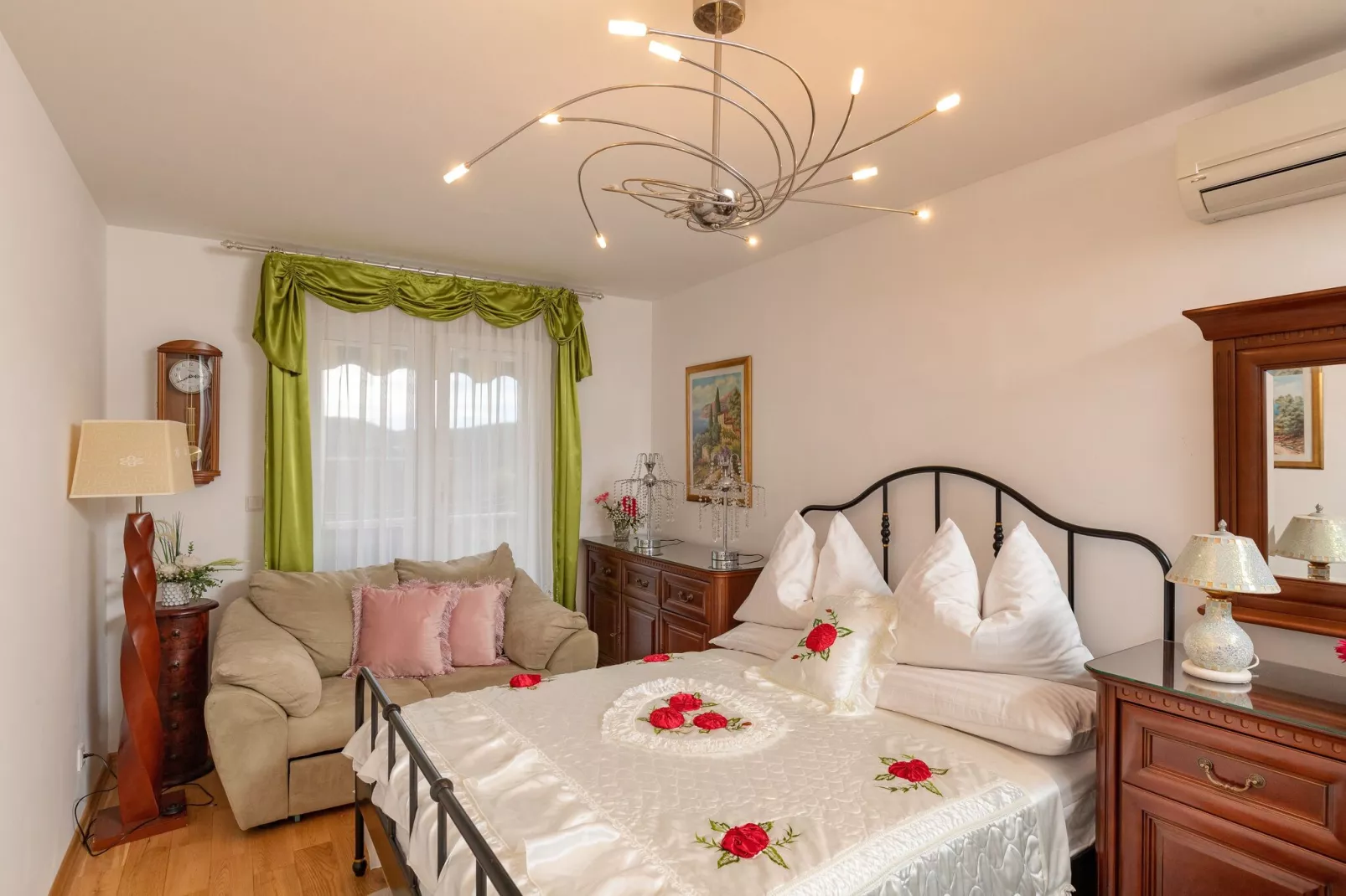 Apartment Viva la Vita - Two-Bedroom Apartment with Shared Pool-Bedroom