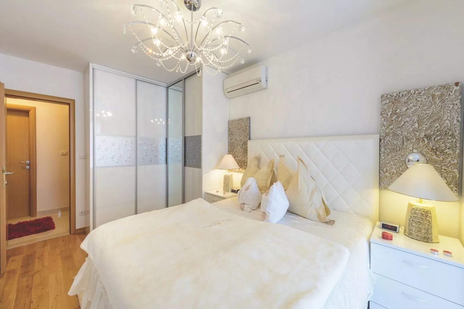 Apartment Viva la Vita - Two-Bedroom Apartment with Shared Pool-Bedroom