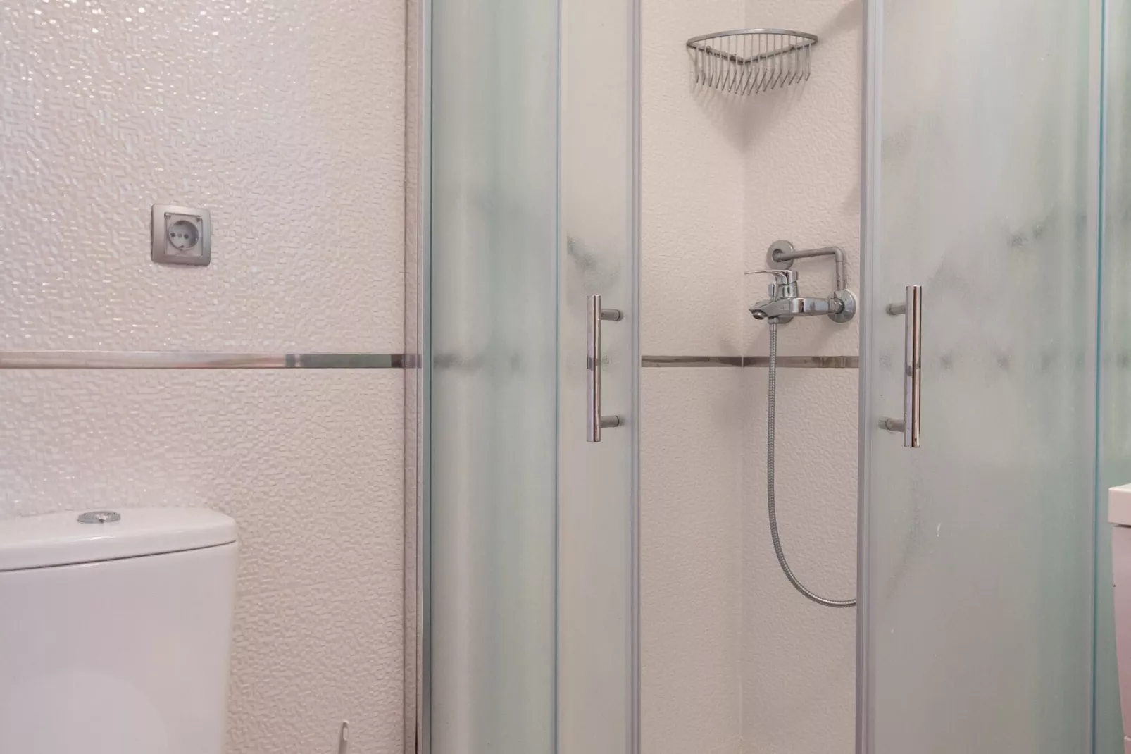 Apartment Viva la Vita - Two-Bedroom Apartment with Shared Pool-Bathroom