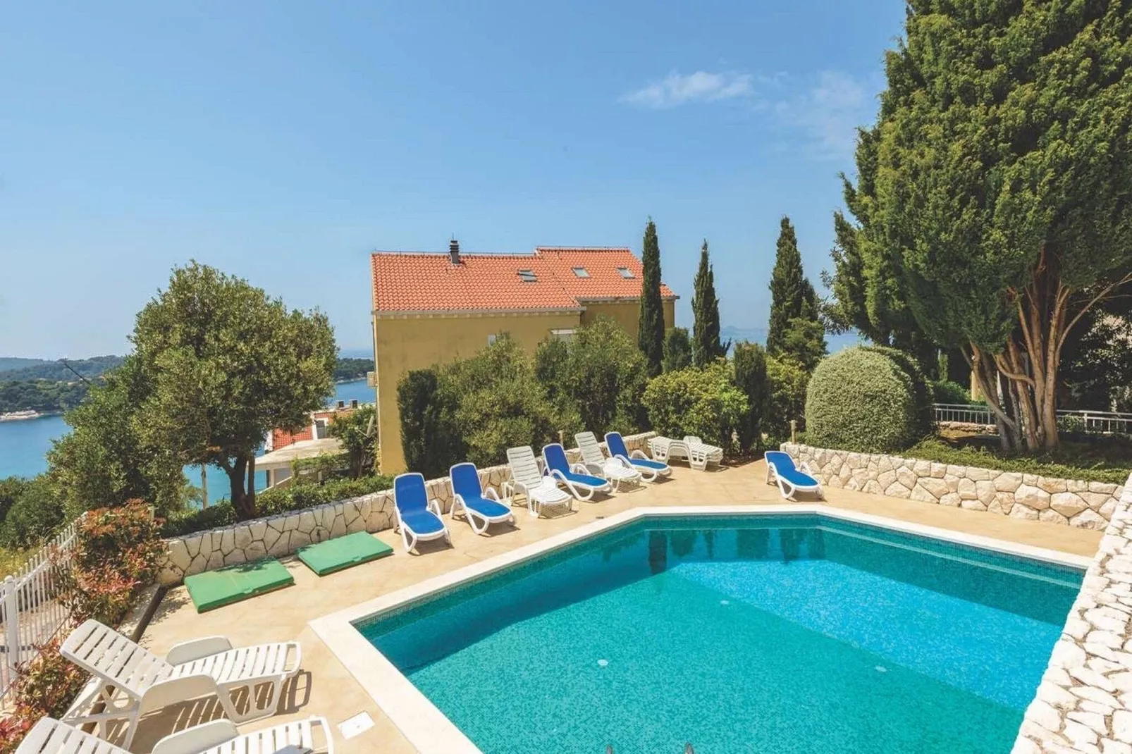 Apartment Viva la Vita - Two-Bedroom Apartment with Shared Pool-Pool