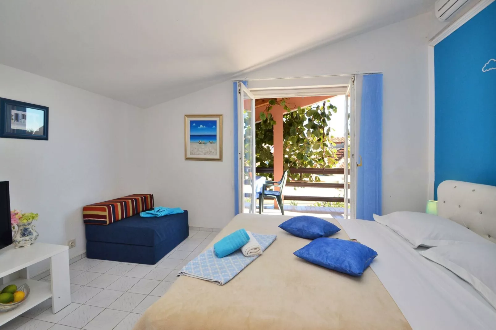 LaidBack Apartments - Standard One Bedroom Apartment with Balcony and Sea View (Azur)-Bedroom