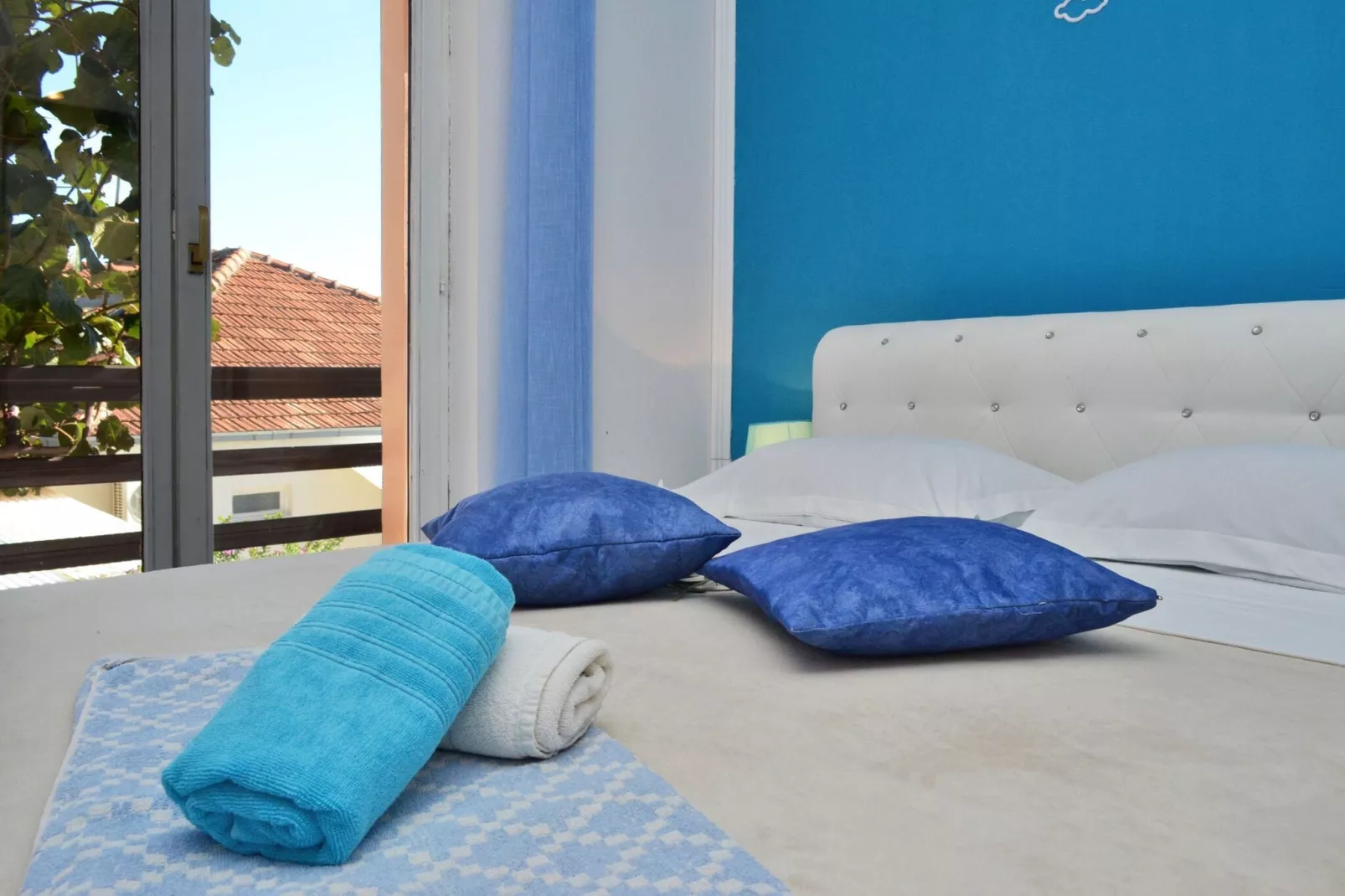 LaidBack Apartments - Standard One Bedroom Apartment with Balcony and Sea View (Azur)-Bedroom
