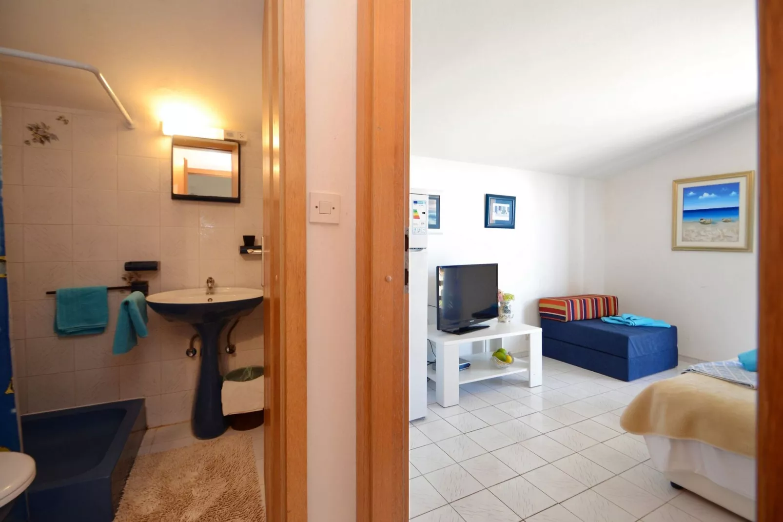 LaidBack Apartments - Standard One Bedroom Apartment with Balcony and Sea View (Azur)-Bathroom
