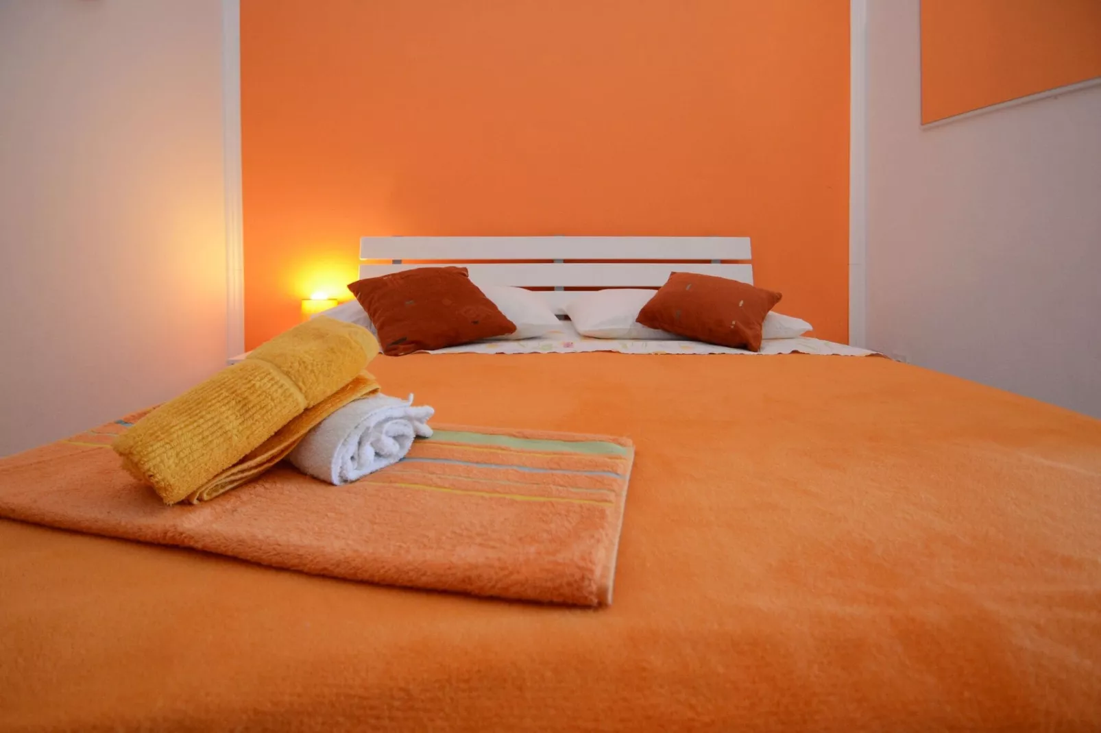 LaidBack Apartments - Comfort One Bedroom Apartment with Balcony and Sea View (Green)-Chambre