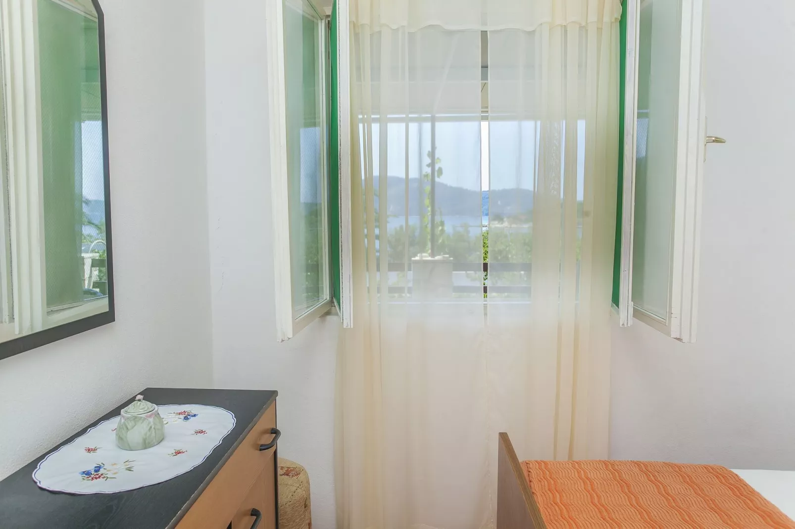 Holiday Home Neda-Three Bedroom Holiday Home with Terrace and Sea View-Chambre