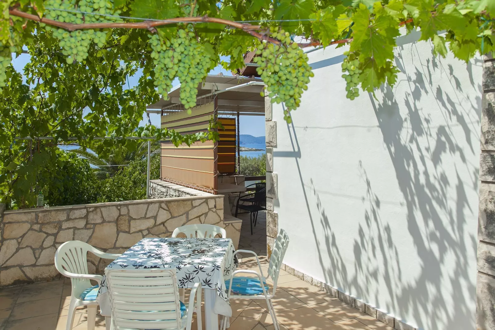 Holiday Home Neda-Three Bedroom Holiday Home with Terrace and Sea View-Terrasse