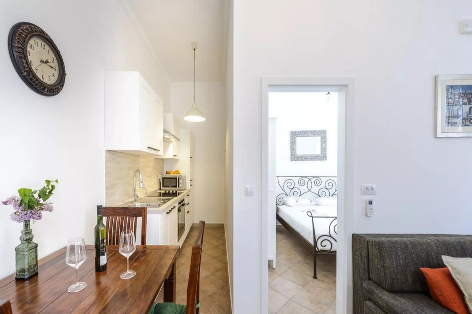 Apartments Franka Old Town - One Bedroom Apartment-Dining room