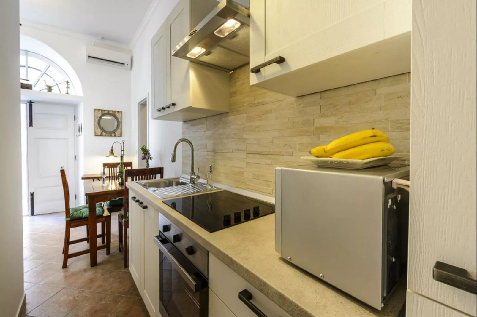 Apartments Franka Old Town - One Bedroom Apartment-Kitchen