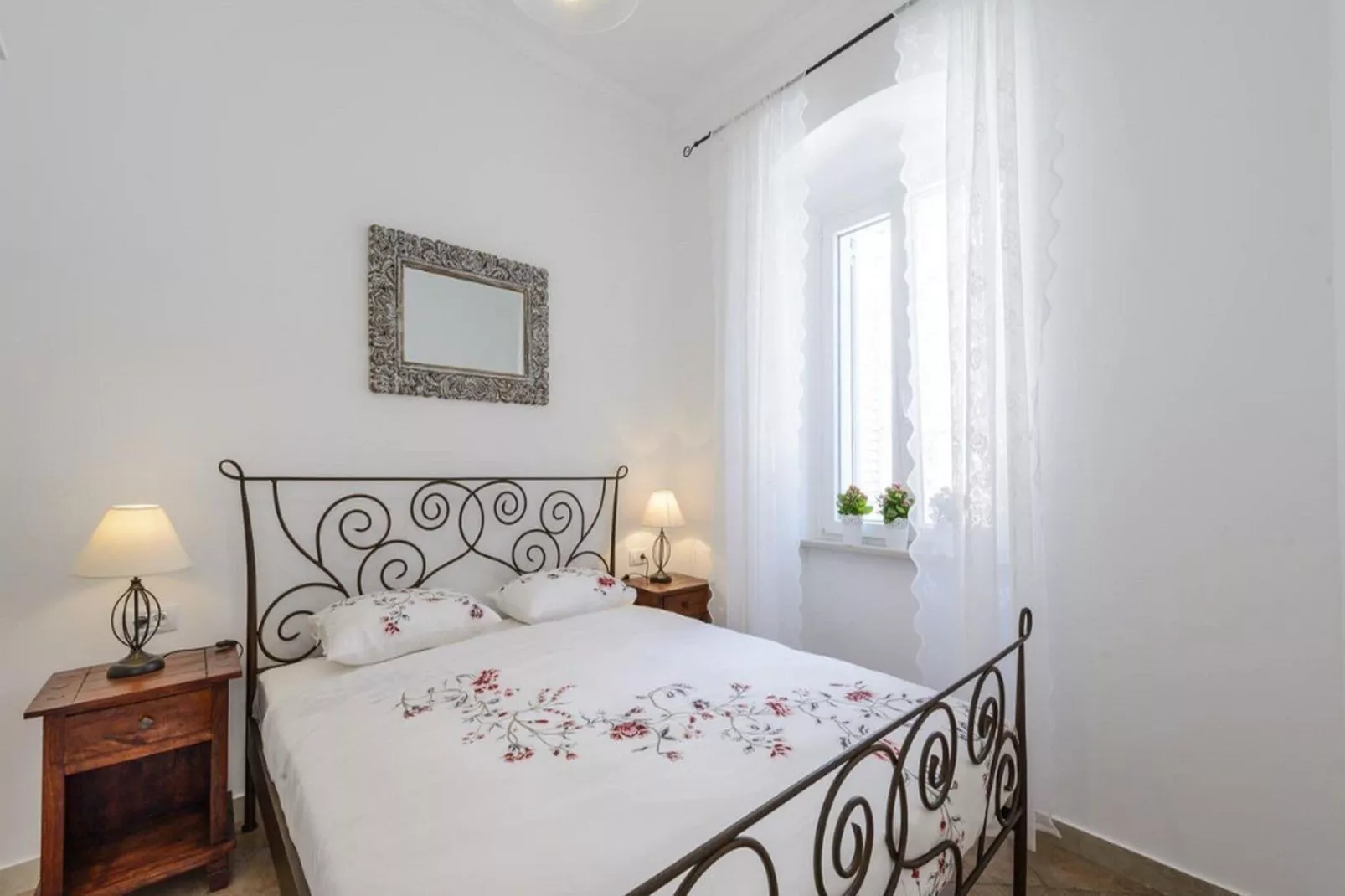 Apartments Franka Old Town - One Bedroom Apartment-Bedroom