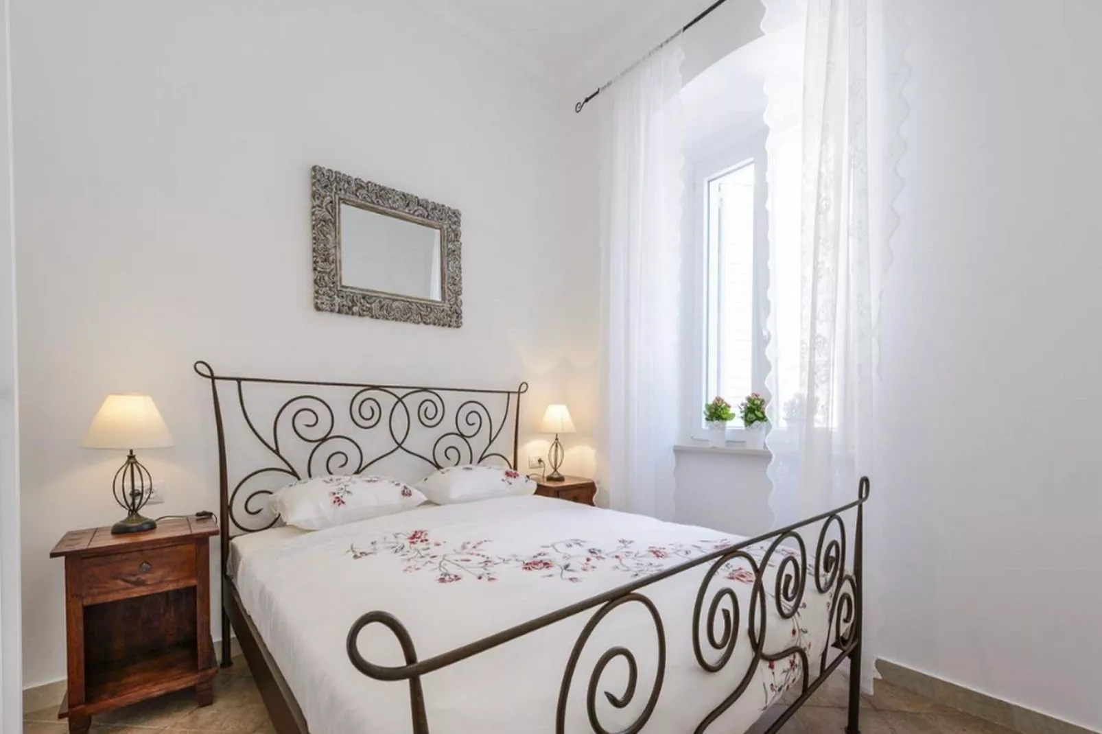 Apartments Franka Old Town - One Bedroom Apartment-Bedroom