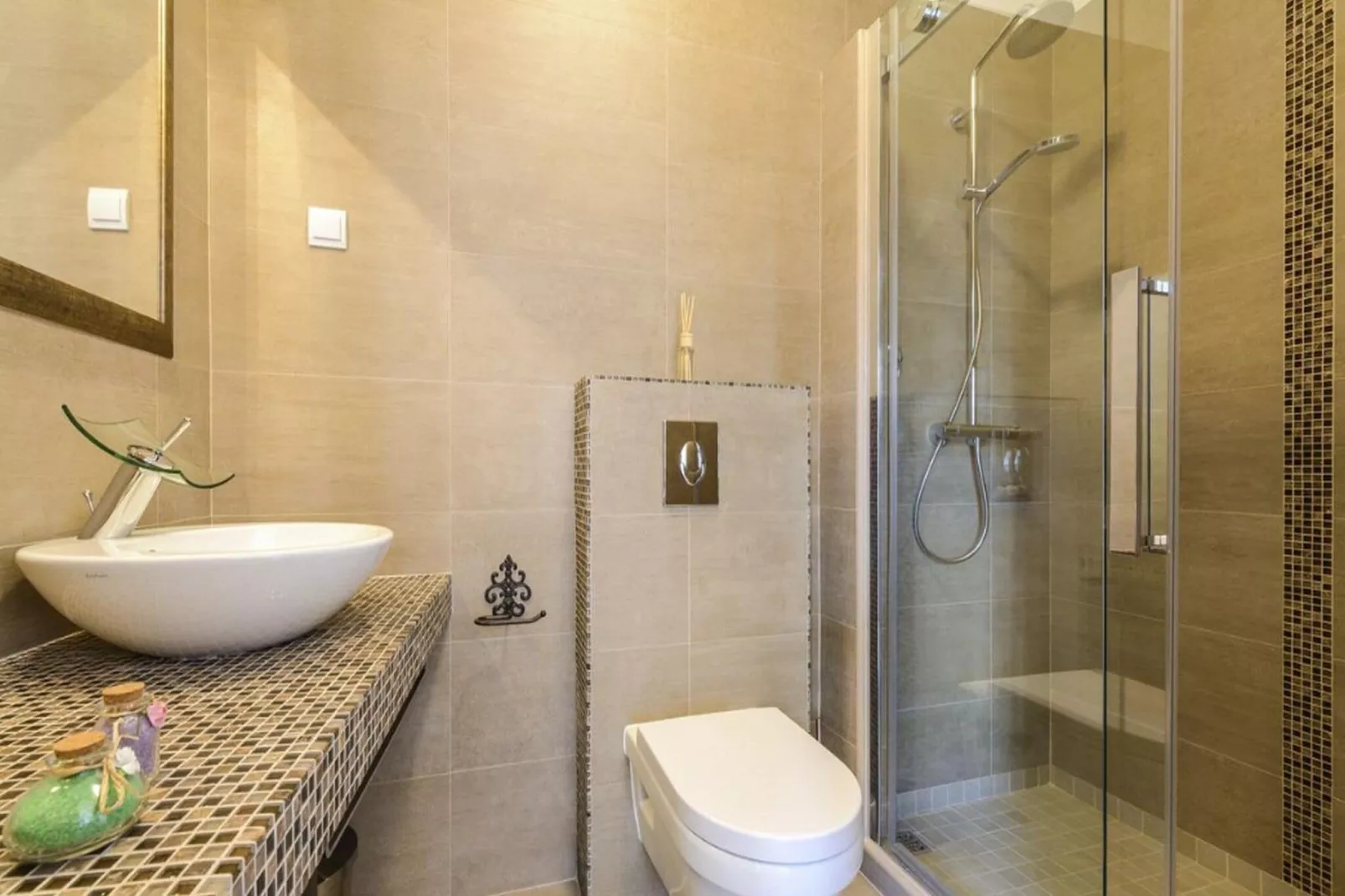 Apartments Franka Old Town - One Bedroom Apartment-Bathroom