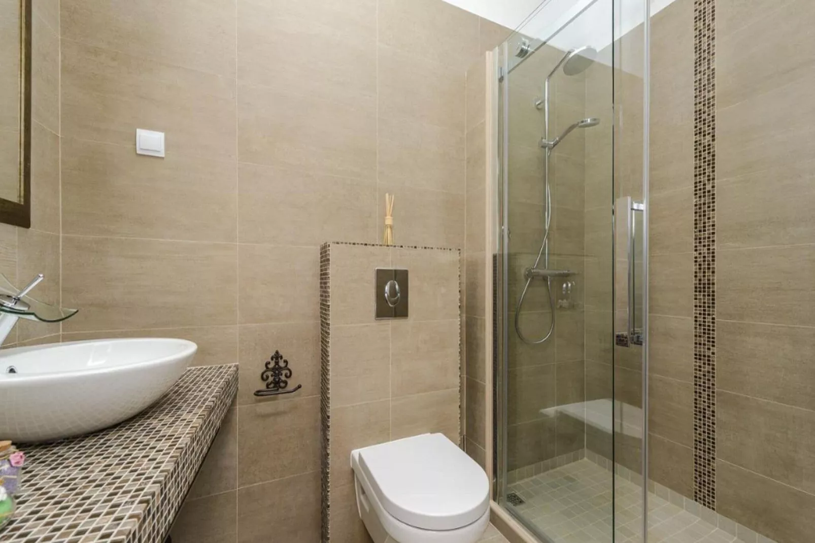 Apartments Franka Old Town - One Bedroom Apartment-Bathroom