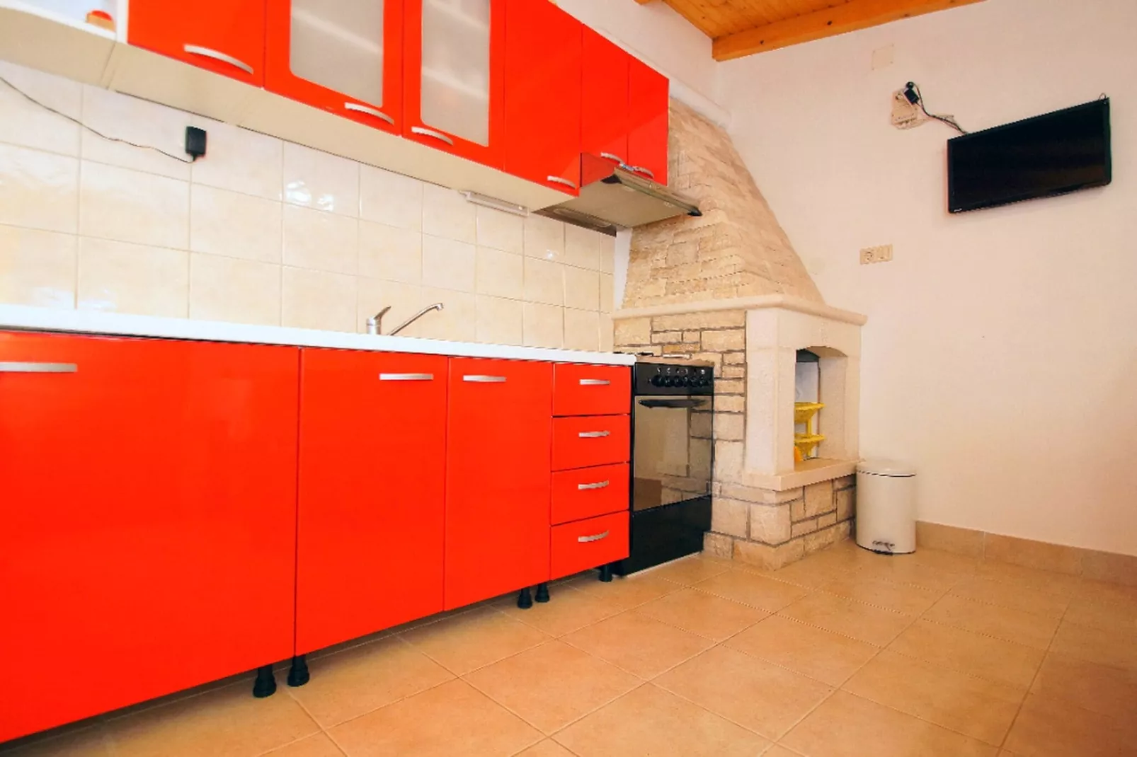 Getaway Beach House-One Bedroom Holiday Home with Terrace and Sea View-Cuisine