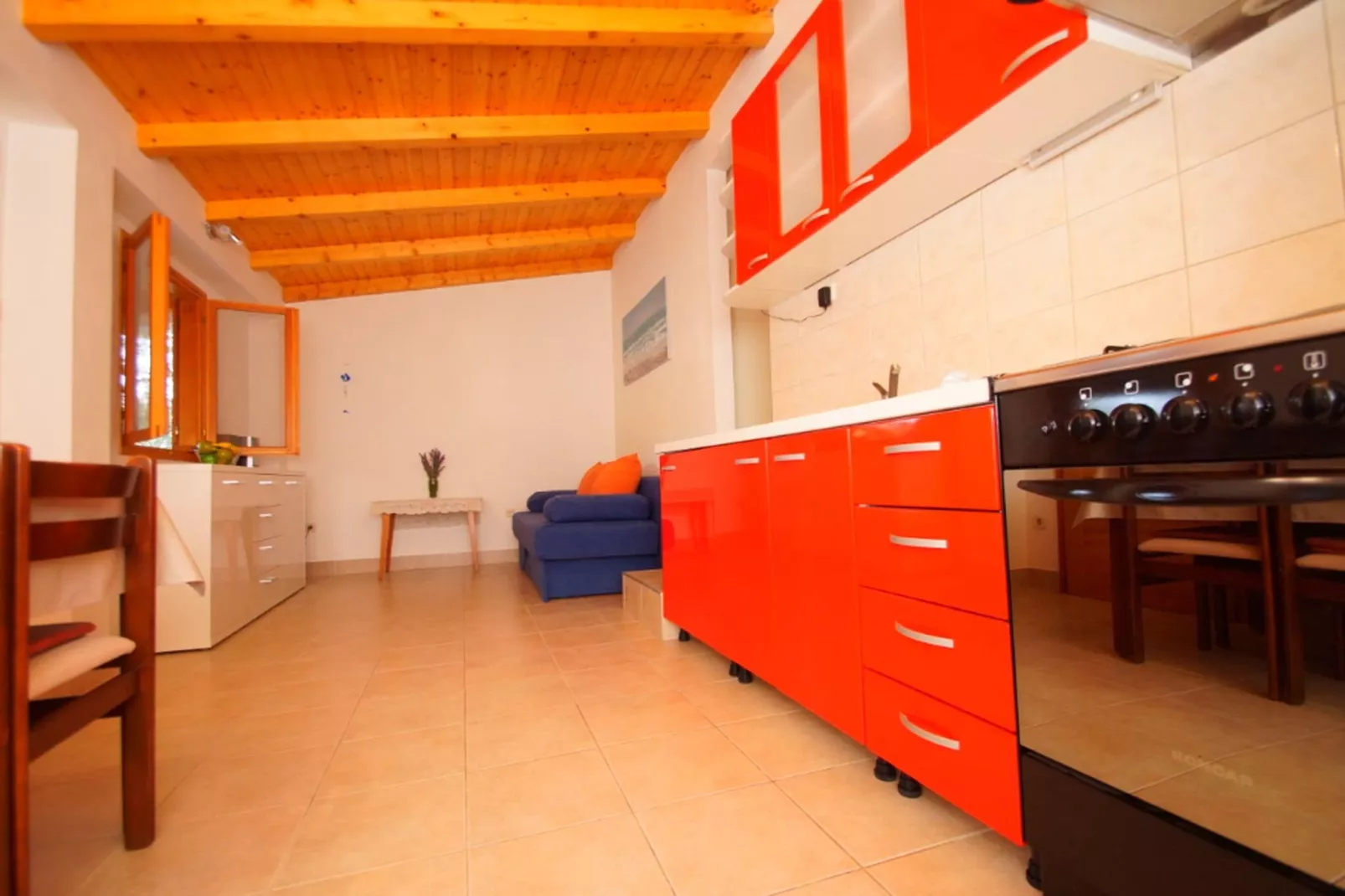 Getaway Beach House-One Bedroom Holiday Home with Terrace and Sea View-Cuisine