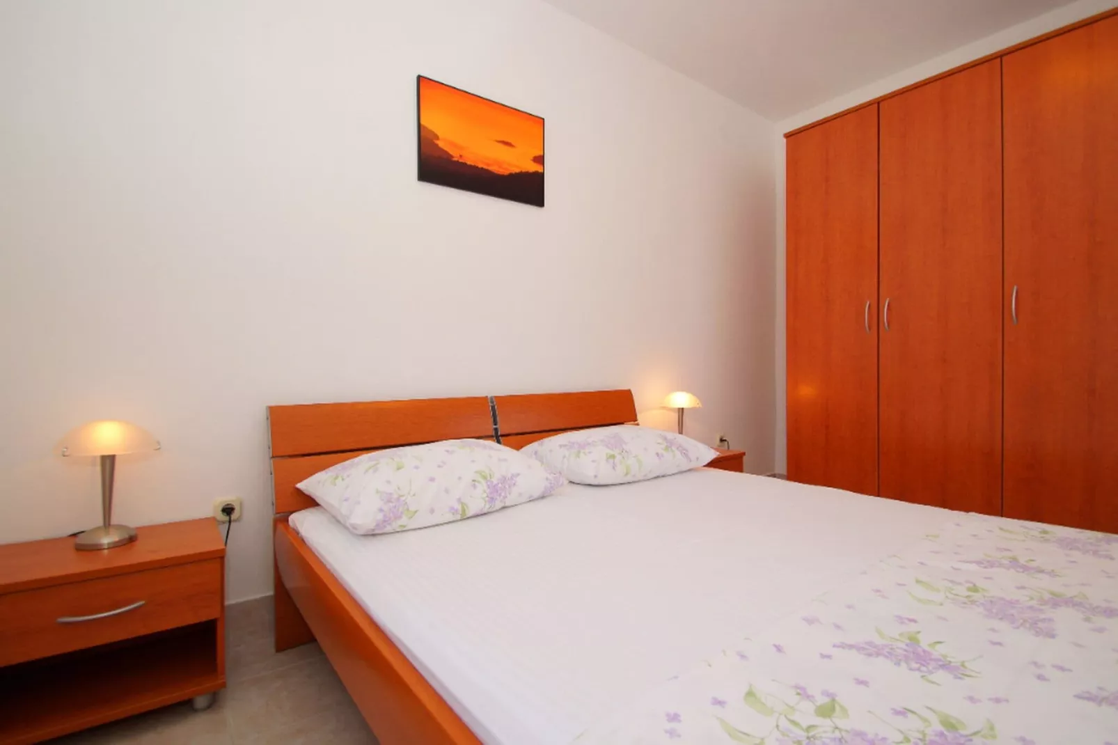 Getaway Beach House-One Bedroom Holiday Home with Terrace and Sea View-Chambre