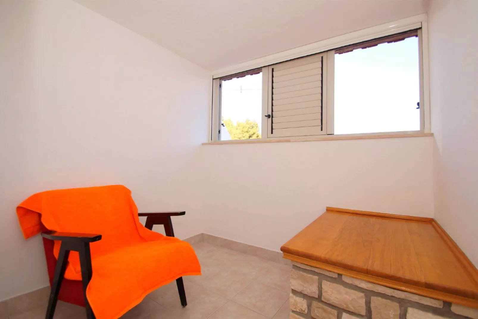 Getaway Beach House-One Bedroom Holiday Home with Terrace and Sea View-Intérieur