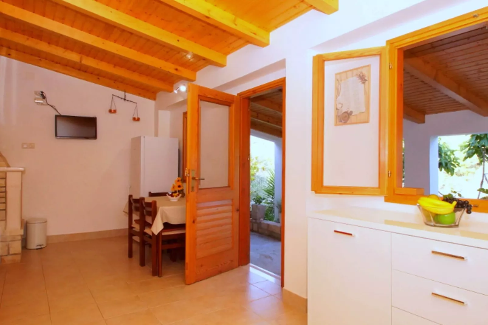 Getaway Beach House-One Bedroom Holiday Home with Terrace and Sea View-Salon