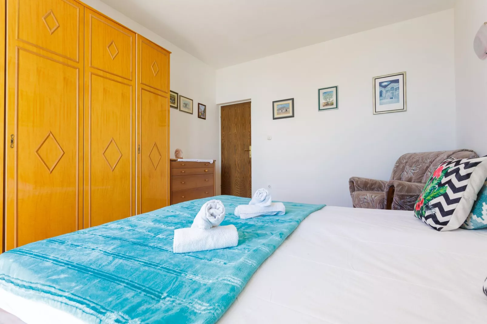 Apartments Sunrise ( Duilovo ) -Three Bedroom Apartment with Sea View  Terrace-Schlafzimmer