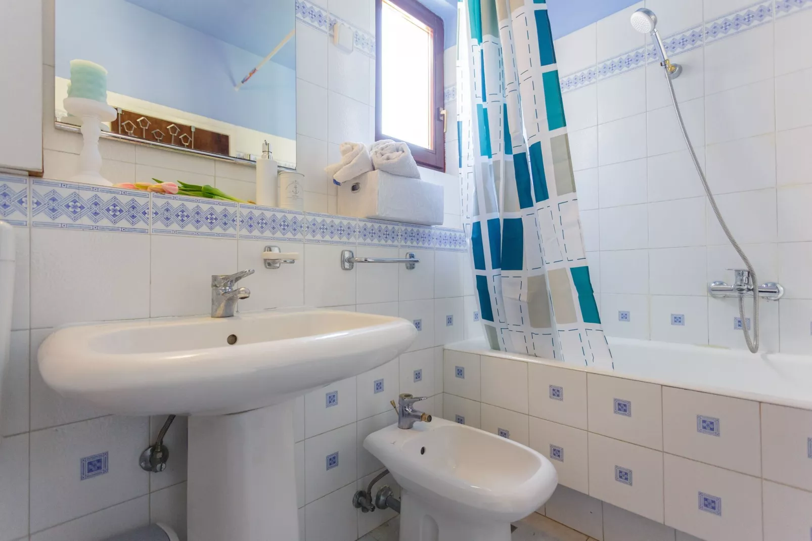 Apartments Sunrise ( Duilovo ) -Three Bedroom Apartment with Sea View  Terrace-Badezimmer