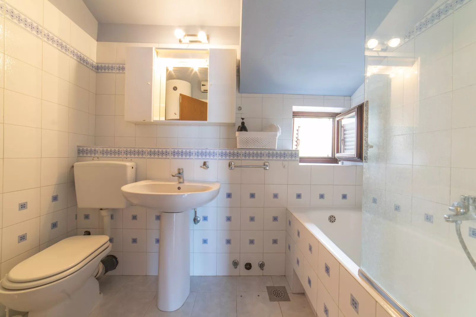 Apartments Sunrise ( Duilovo ) -Superior Three Bedroom Apartment with Sea View Terrace-Salle de bain