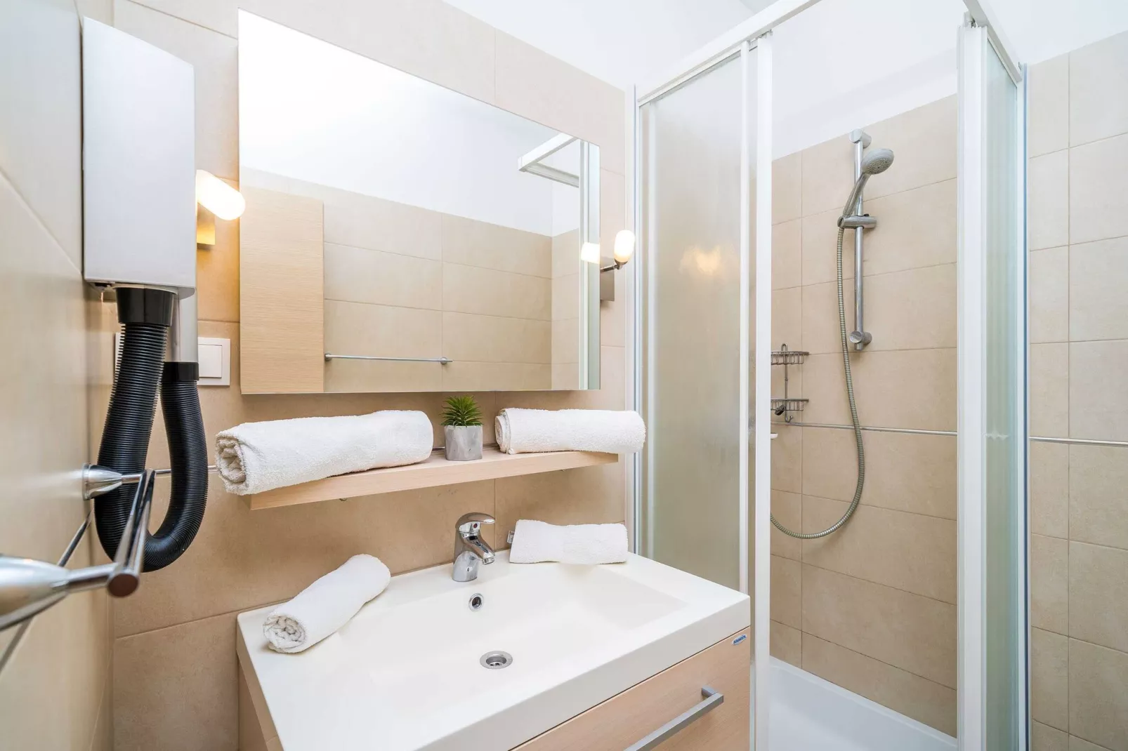 Apartments Marnic Blue Chill- Comfort Studio Apartment(S3)-Bathroom