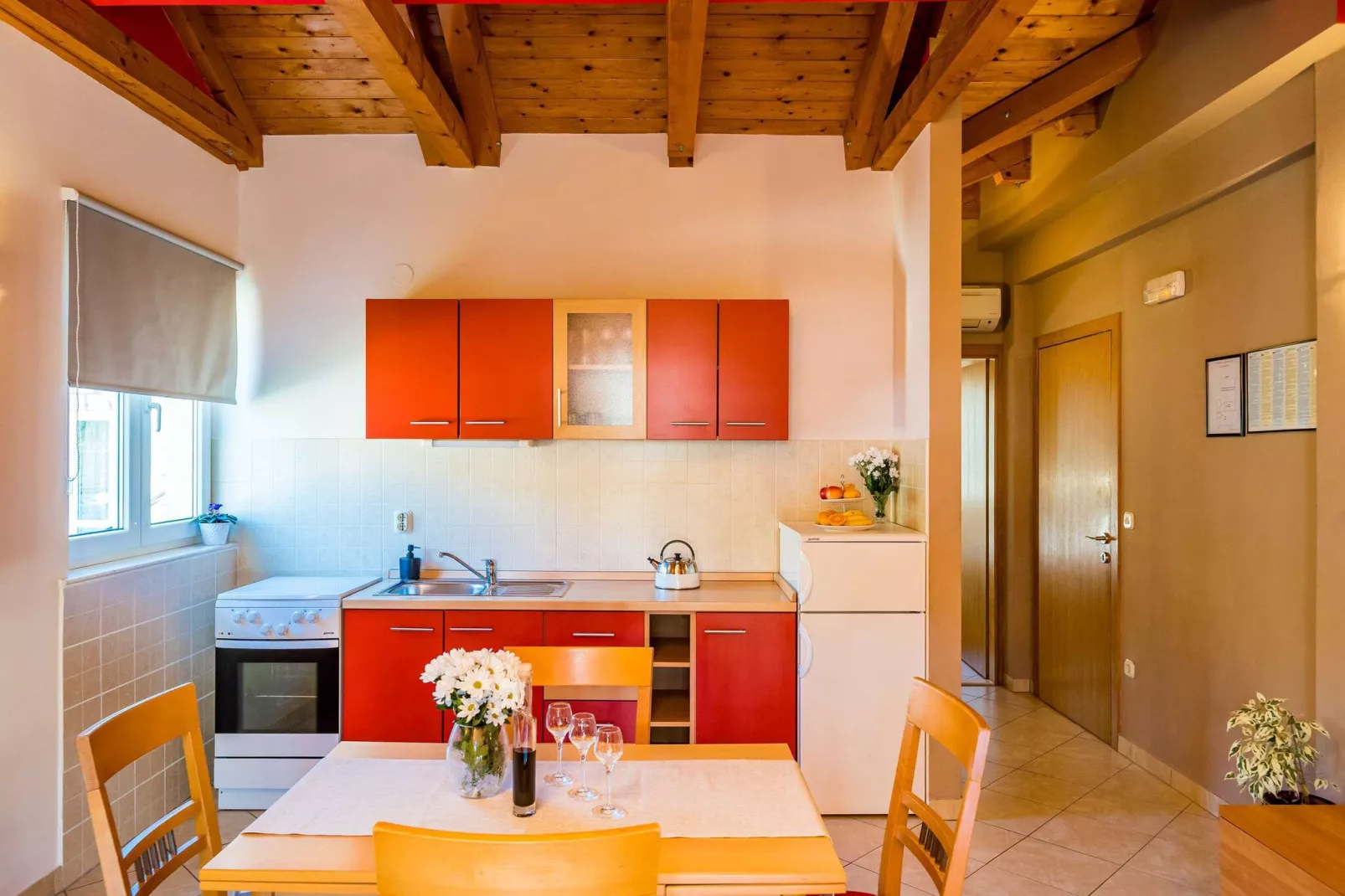 Apartments Vodnica- Comfort One Bedroom Apartment with Balcony and Partial Sea View A1-Dining room