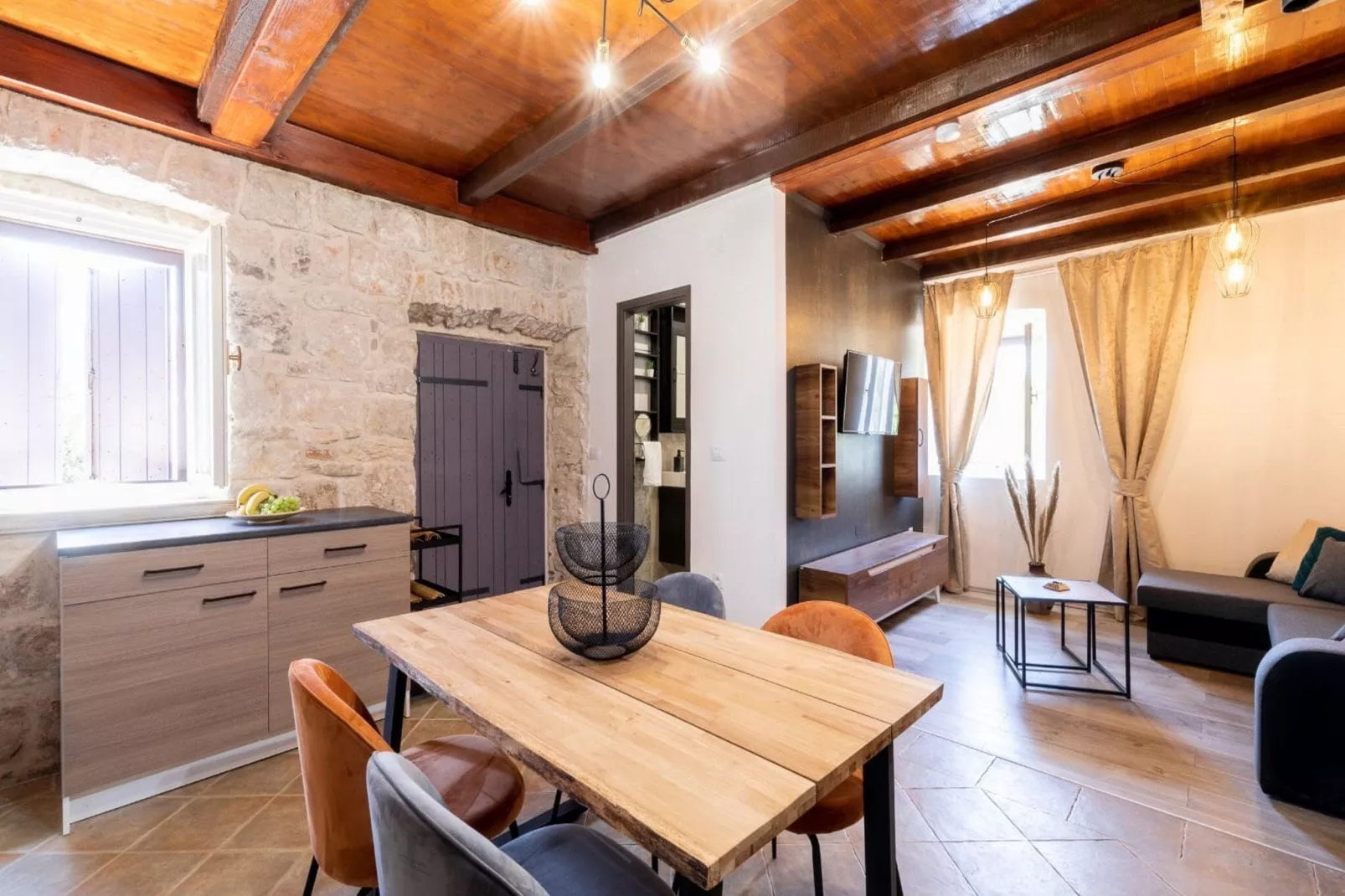 Stone House Prapatna-Two Bedroom Holiday Home with Swimming Pool-Kitchen