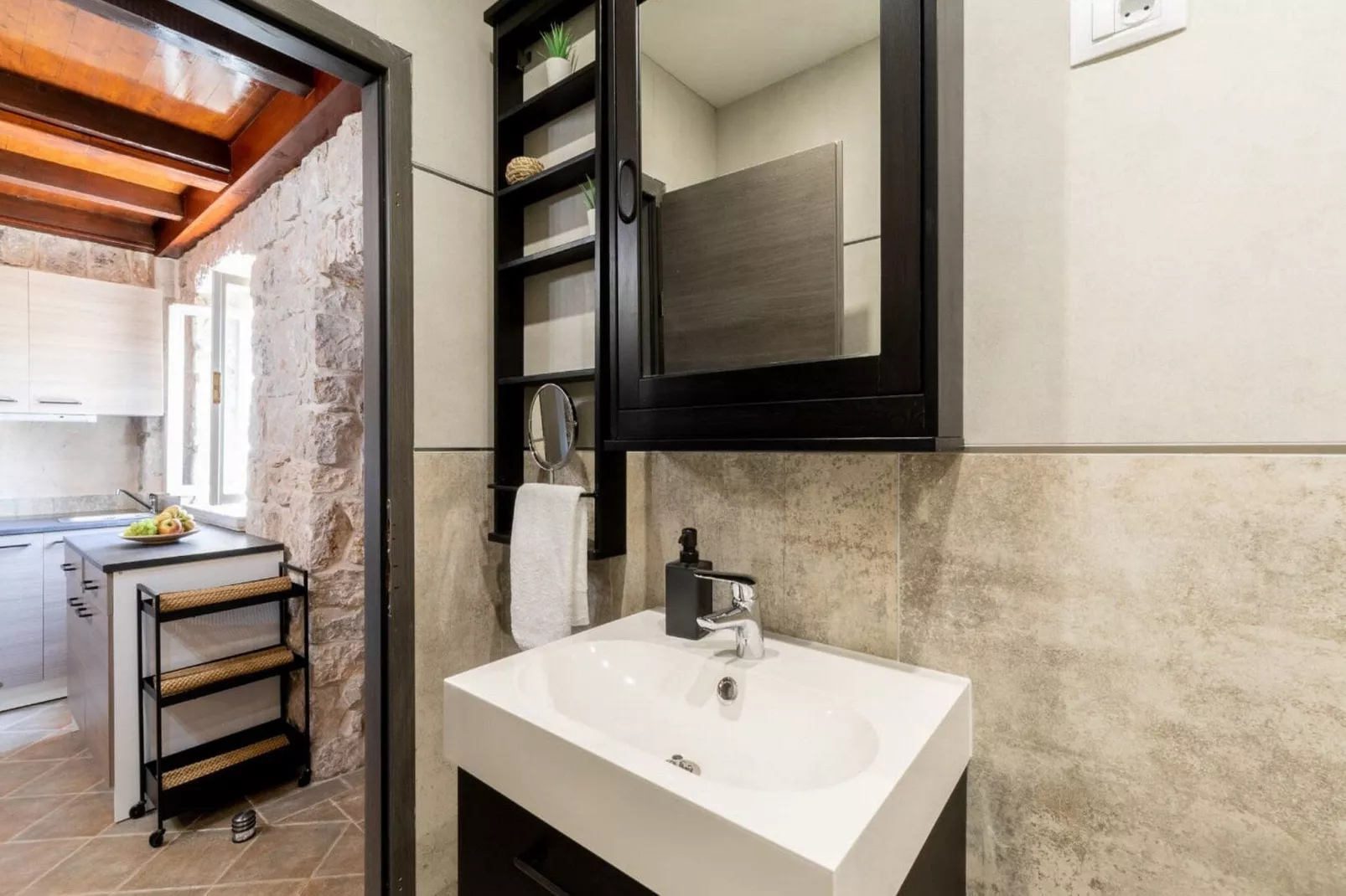 Stone House Prapatna-Two Bedroom Holiday Home with Swimming Pool-Bathroom