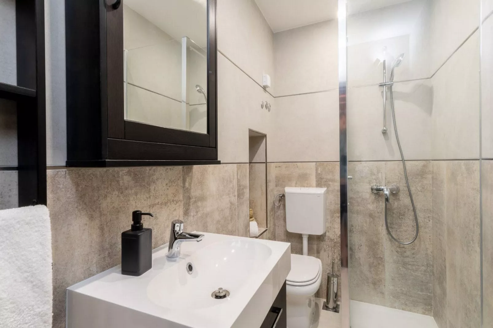 Stone House Prapatna-Two Bedroom Holiday Home with Swimming Pool-Bathroom