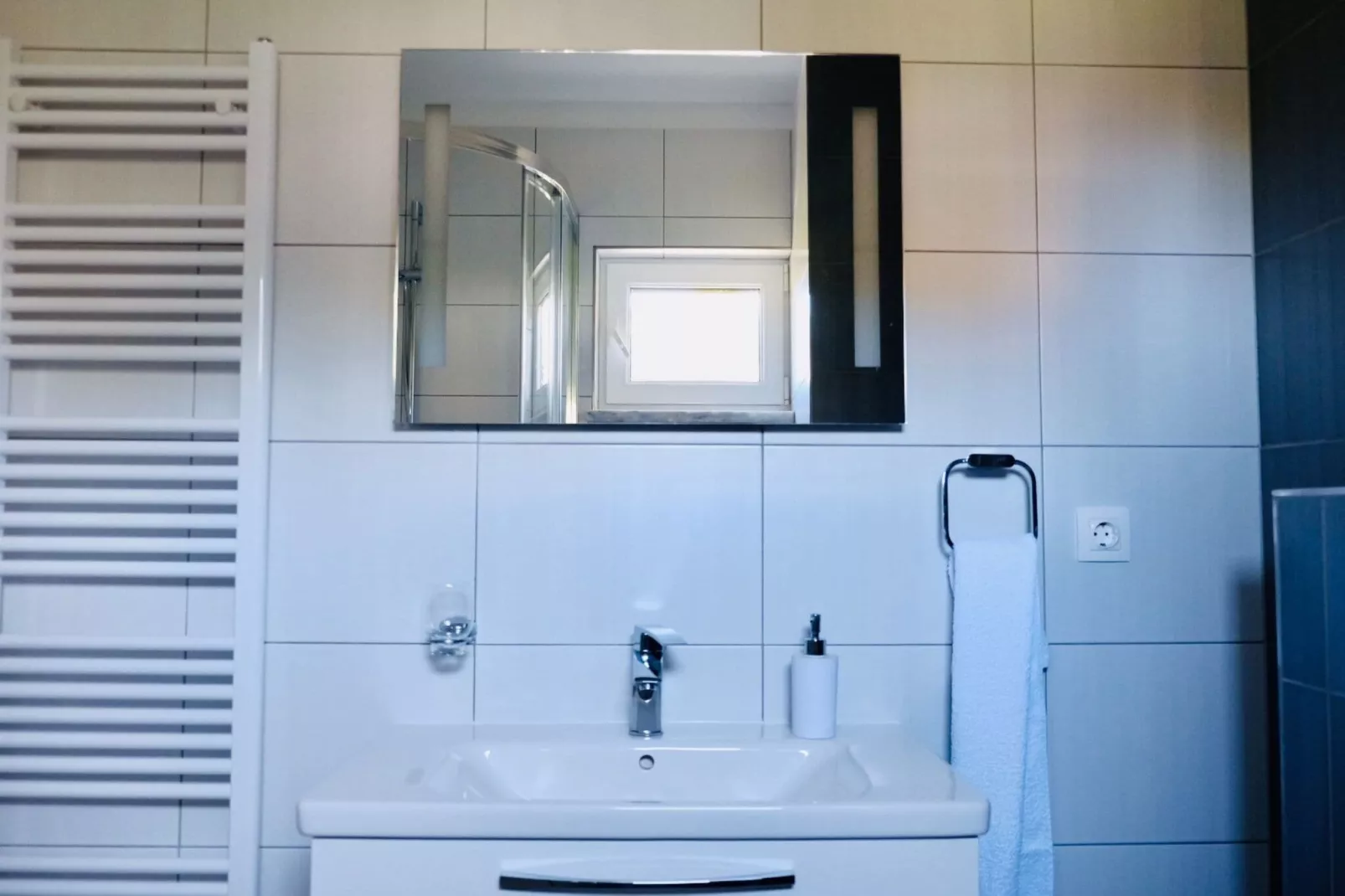 Villa Tonika -Two Bedroom Apartment with Terrace ( A1 )-Salle de bain