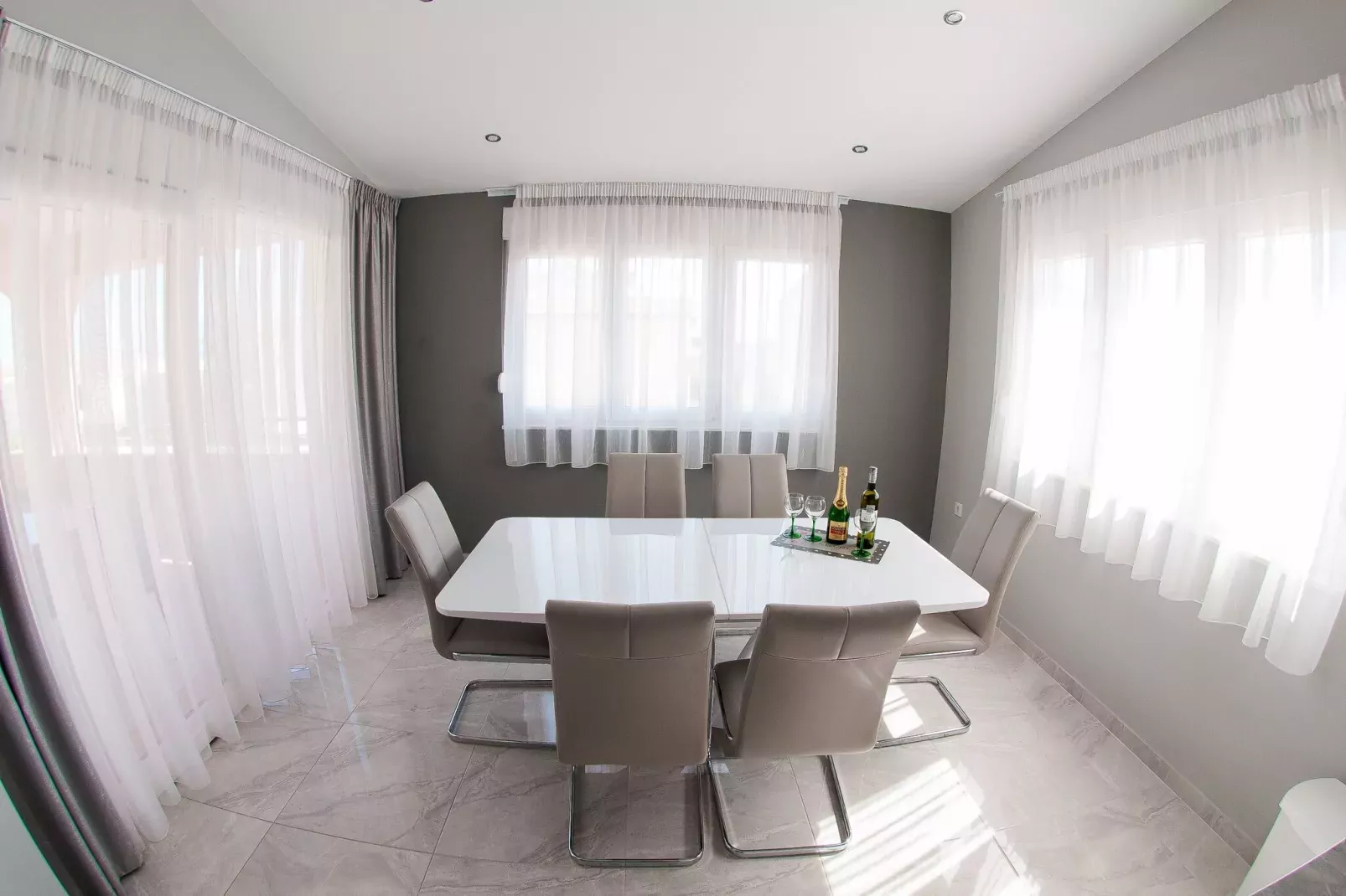 Apartments Anita-Luxury Three Bedroom Apartment with Terrace-Salle à manger