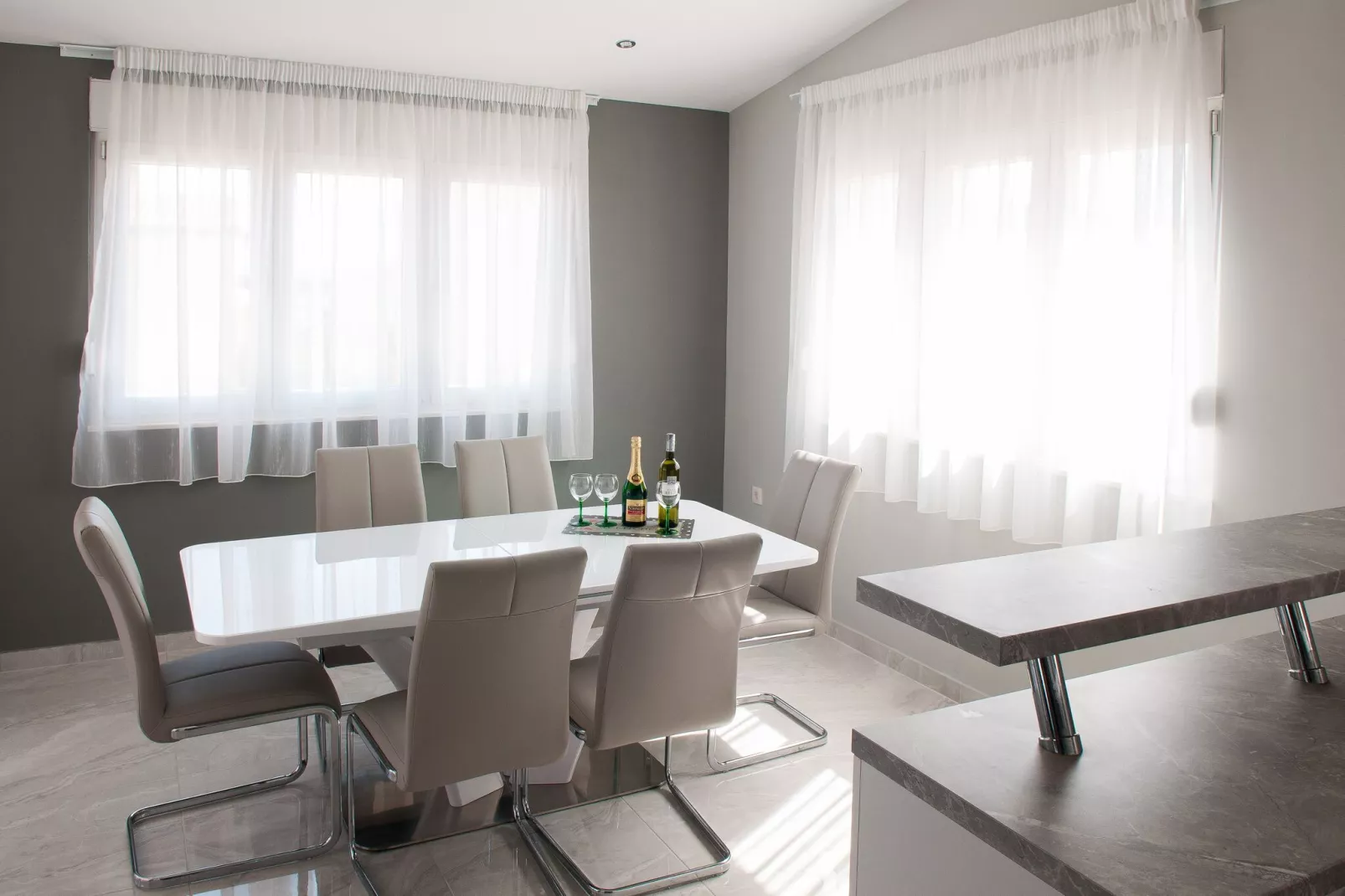 Apartments Anita-Luxury Three Bedroom Apartment with Terrace-Salle à manger