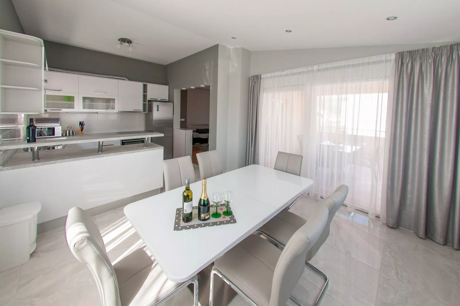Apartments Anita-Luxury Three Bedroom Apartment with Terrace-Salle à manger