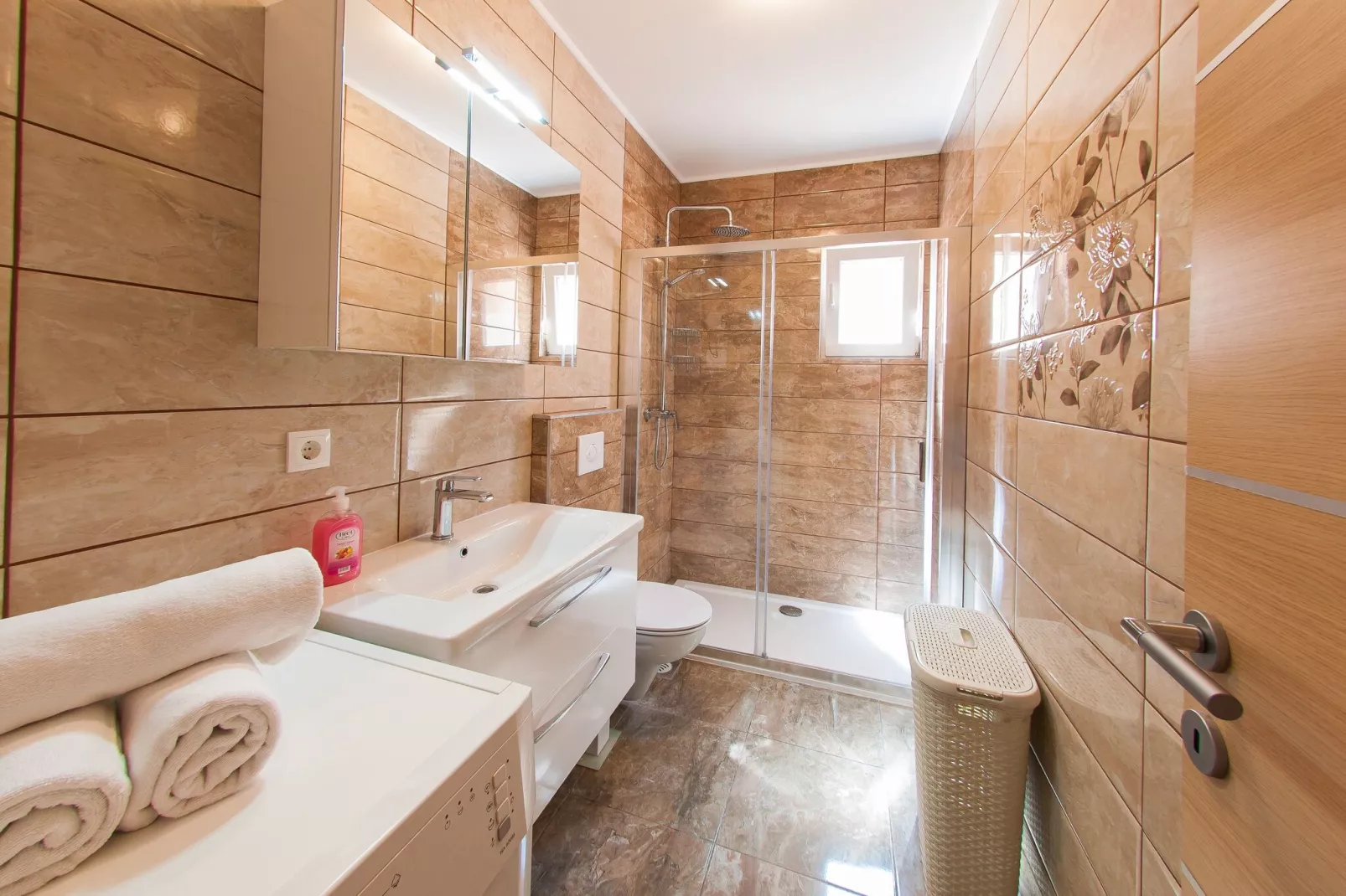 Apartments Anita-Luxury Three Bedroom Apartment with Terrace-Salle de bain
