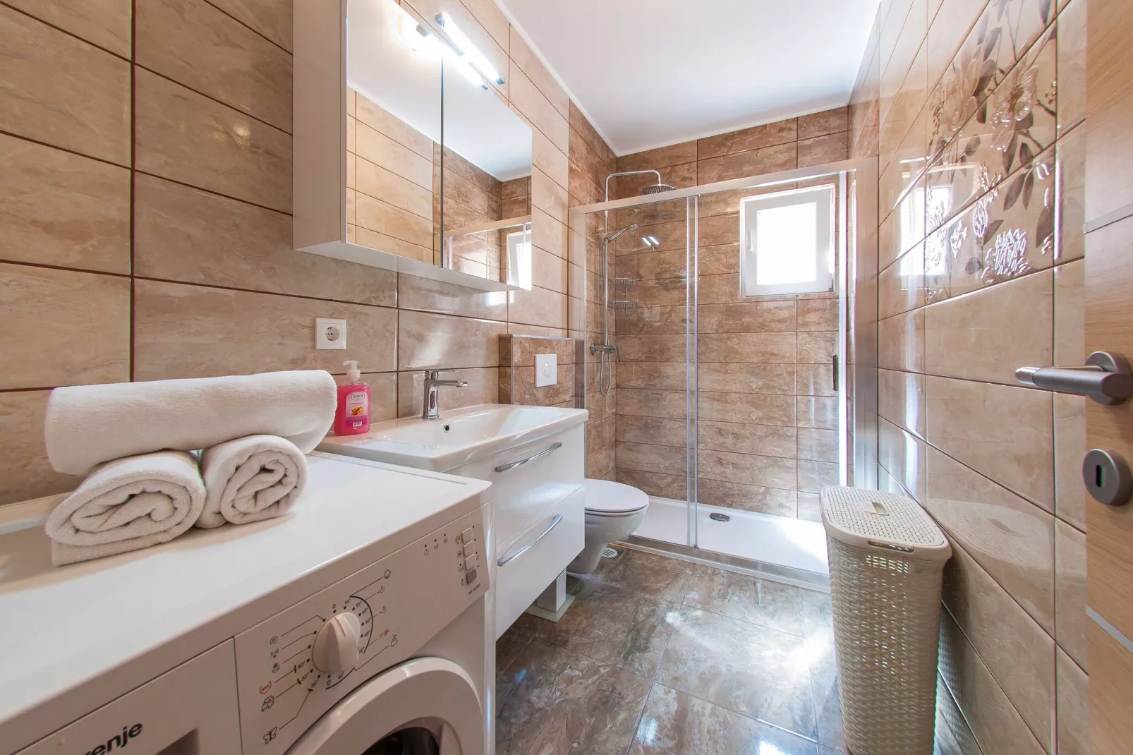 Apartments Anita-Luxury Three Bedroom Apartment with Terrace-Salle de bain