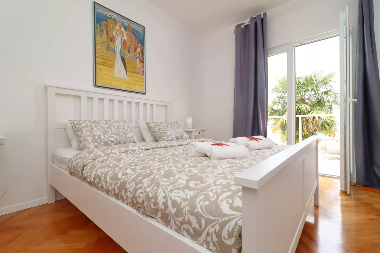 Holiday Home Rosemary-Three Bedroom Holiday Home with Terrace and Partial Sea View-Chambre